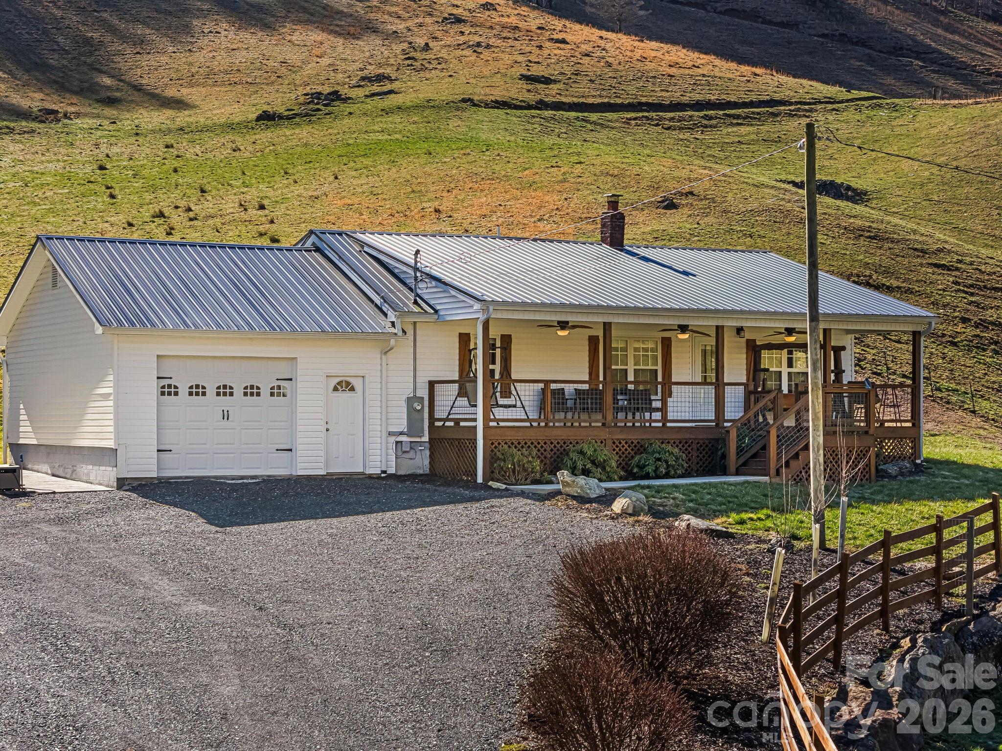 867 Indian Creek Road — Burnsville