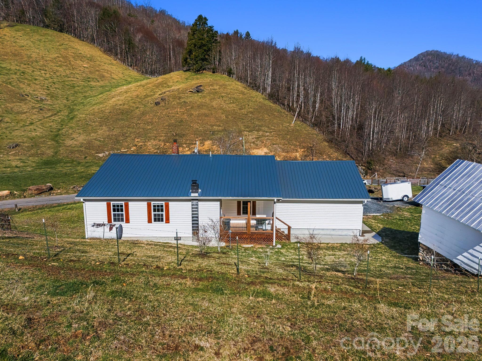 867 Indian Creek Road — Burnsville