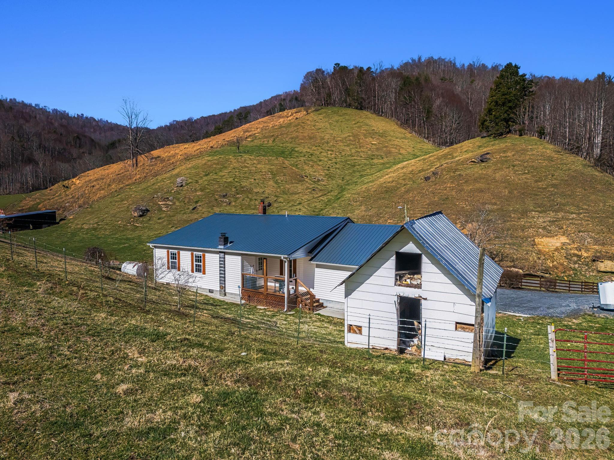 867 Indian Creek Road — Burnsville
