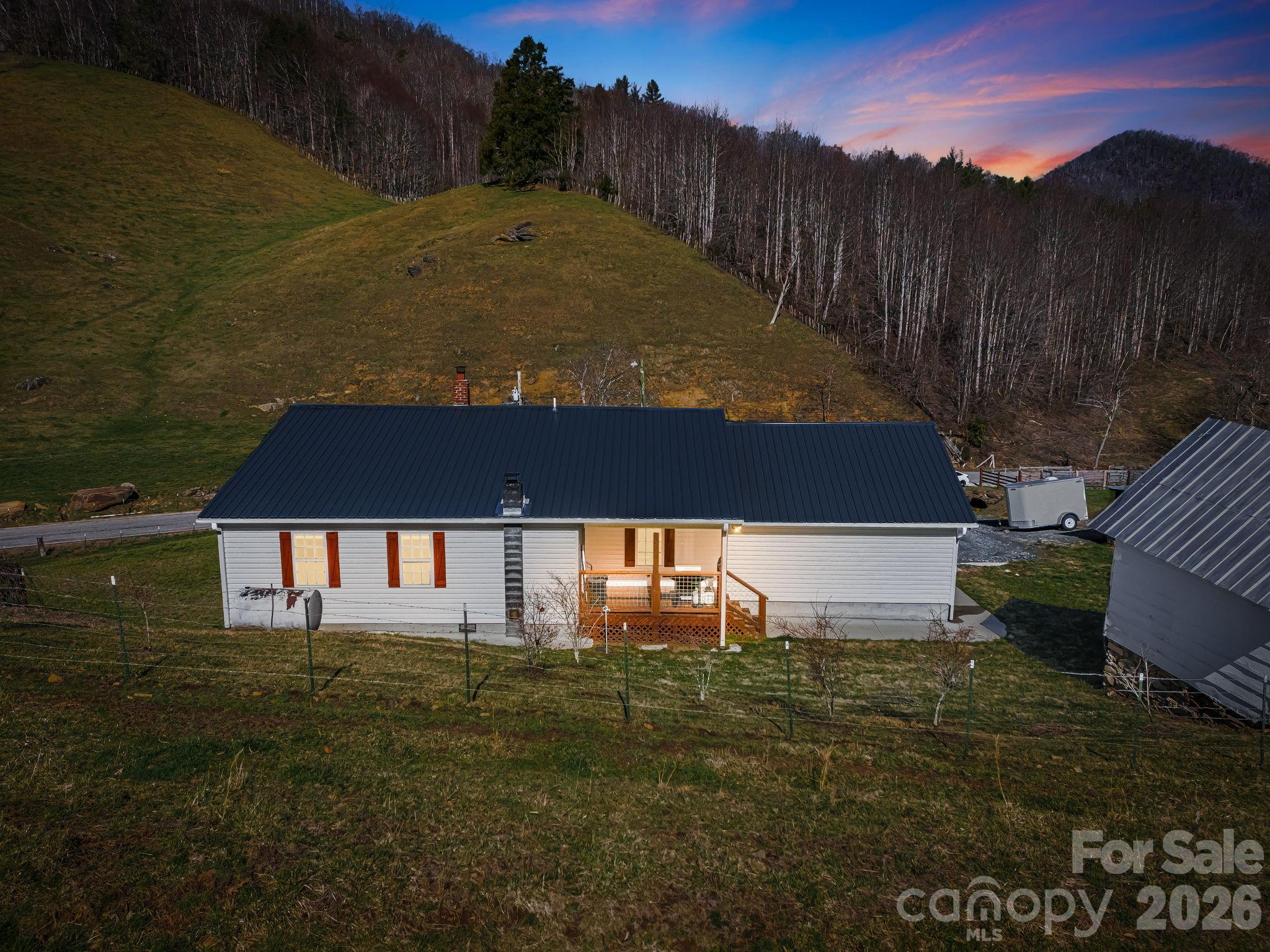 867 Indian Creek Road — Burnsville