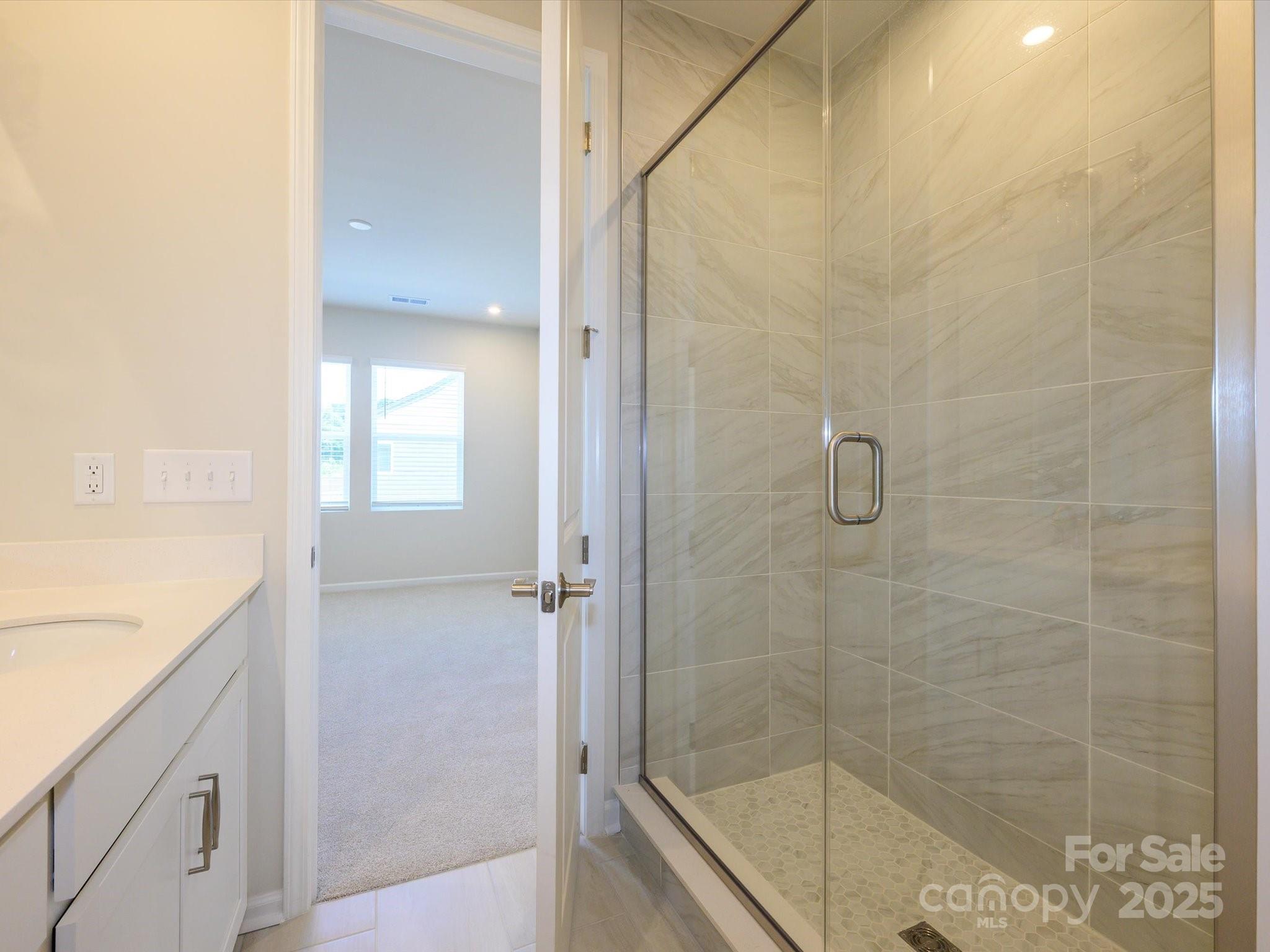 5640 Kingspan Drive — Charlotte