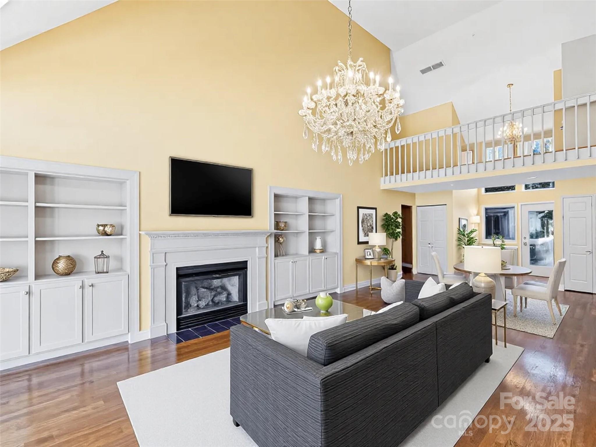 140 Overlook Drive — Flat Rock