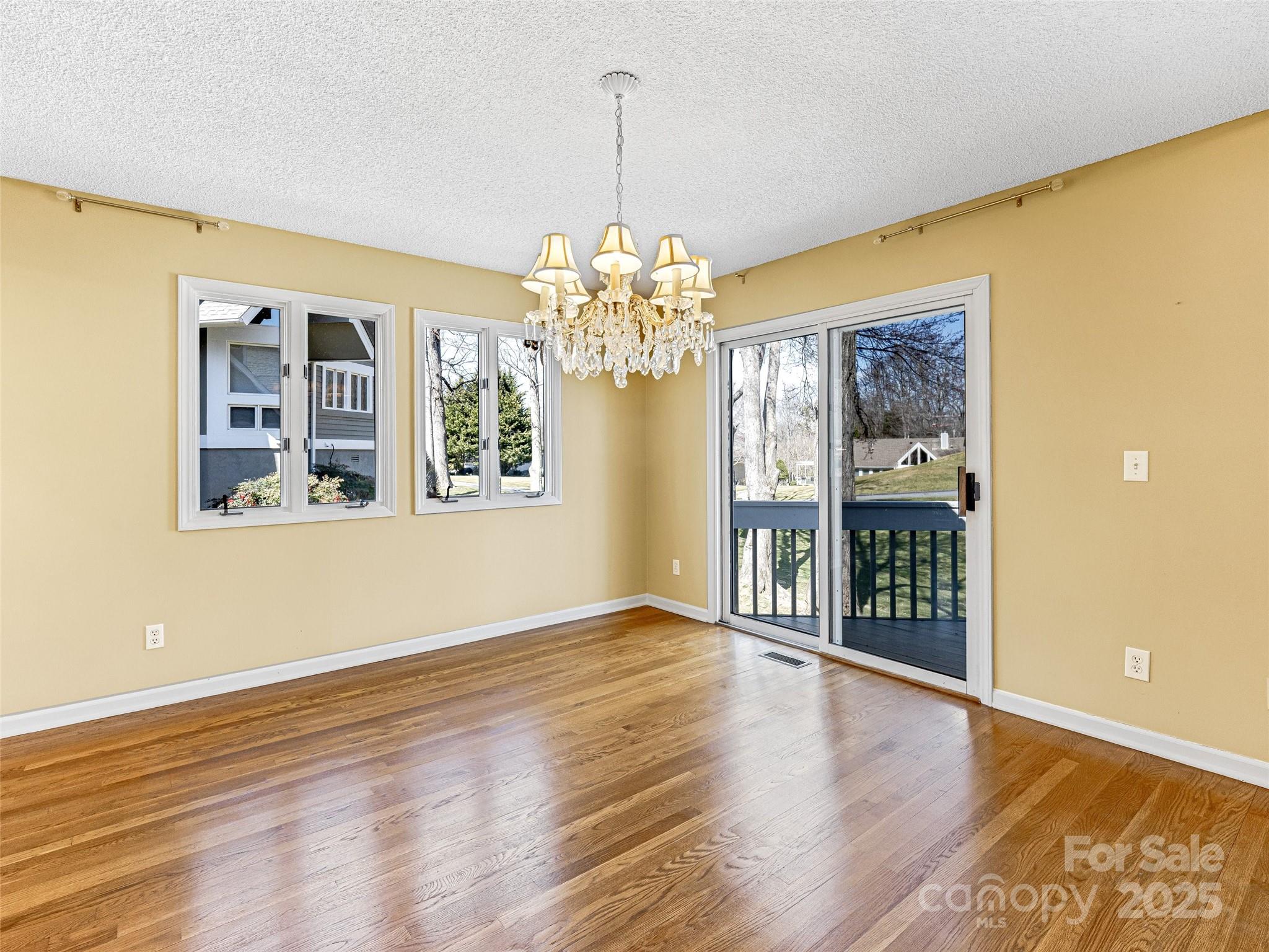 140 Overlook Drive — Flat Rock