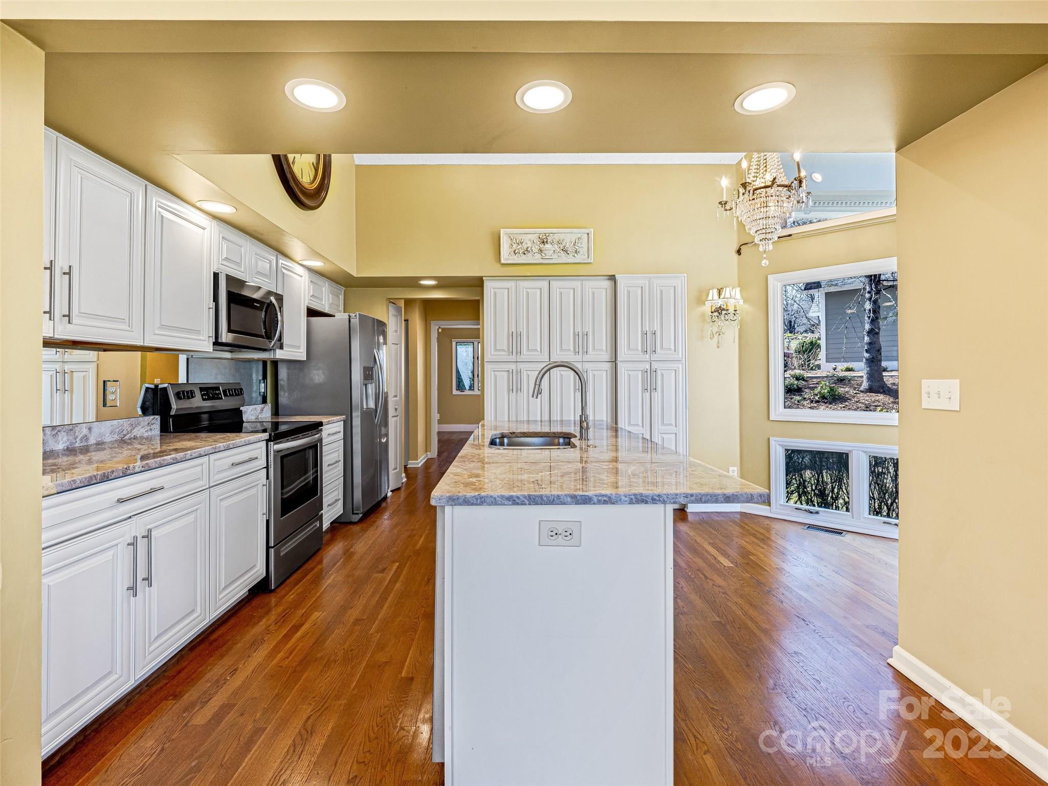 140 Overlook Drive — Flat Rock