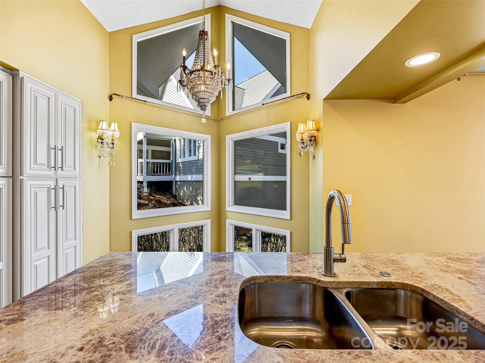 140 Overlook Drive — Flat Rock