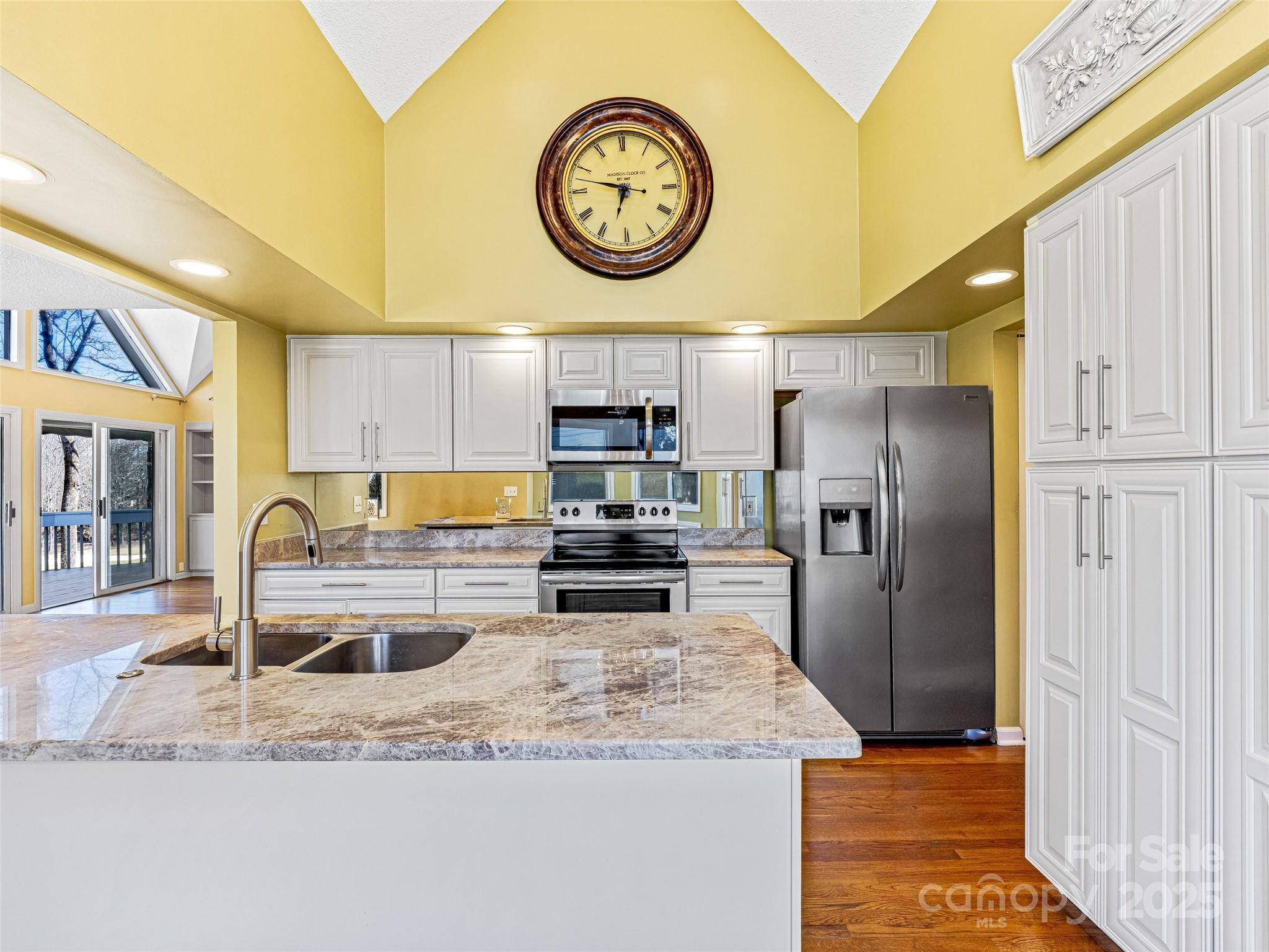 140 Overlook Drive — Flat Rock