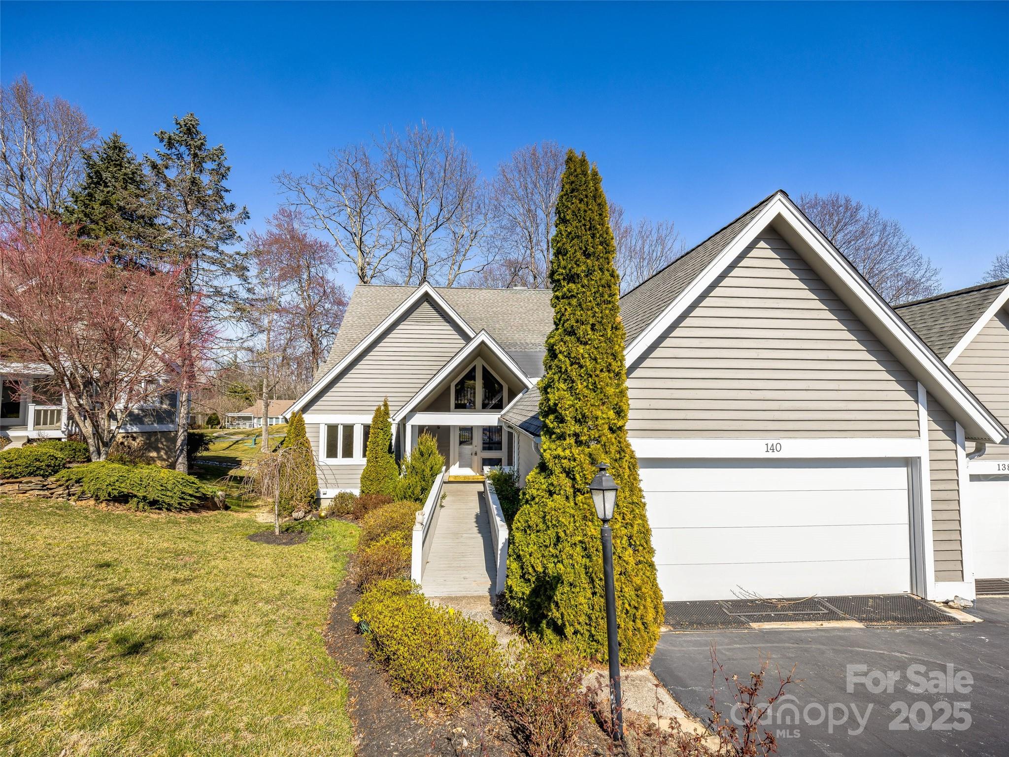 140 Overlook Drive — Flat Rock