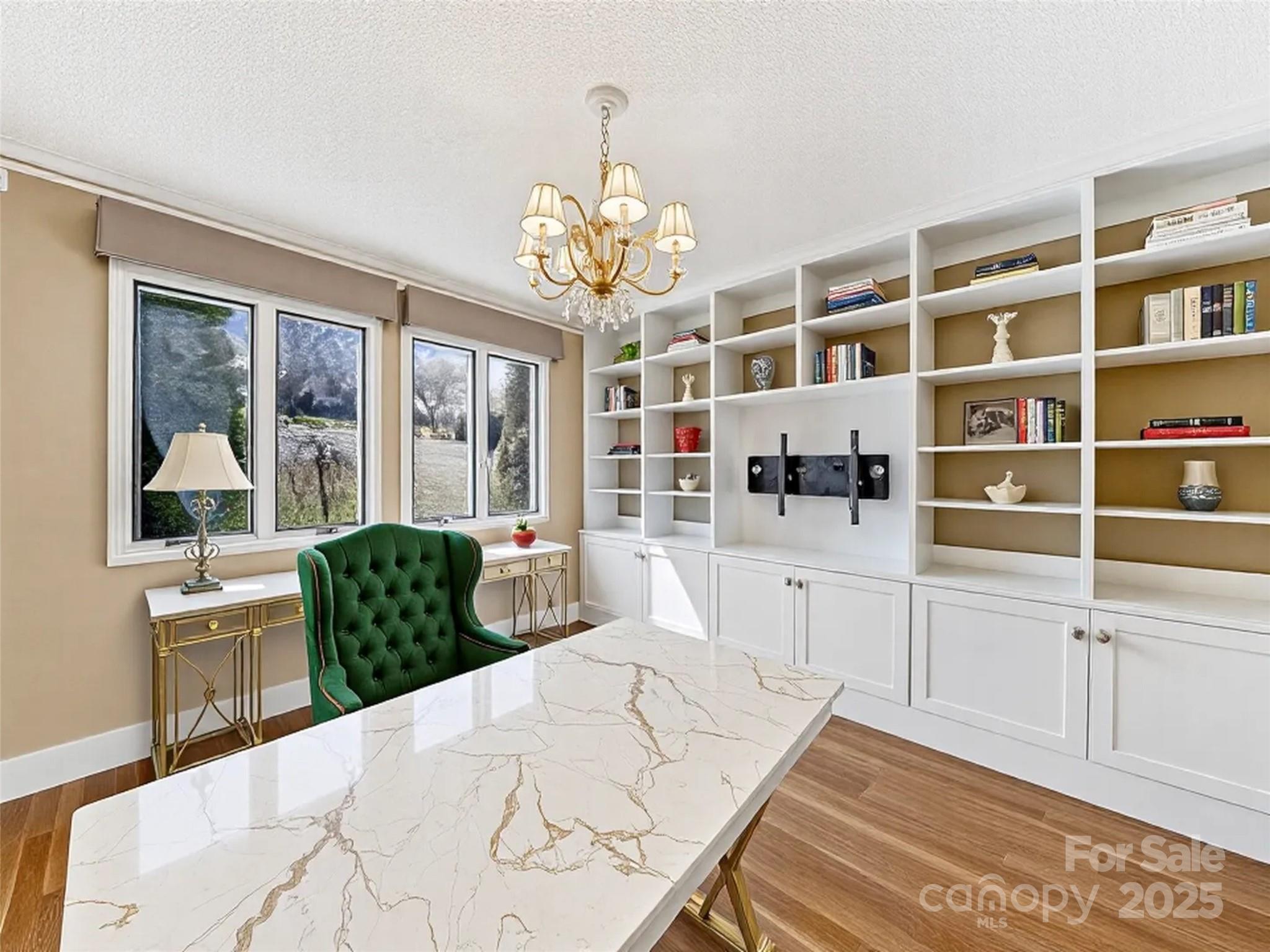 140 Overlook Drive — Flat Rock