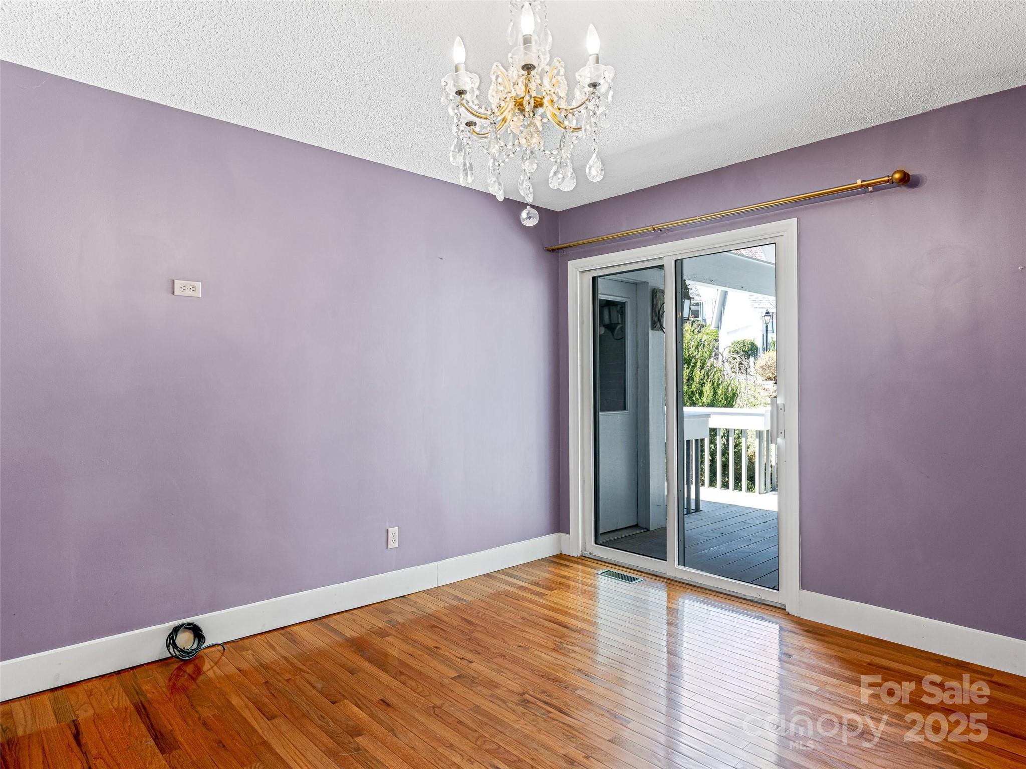 140 Overlook Drive — Flat Rock
