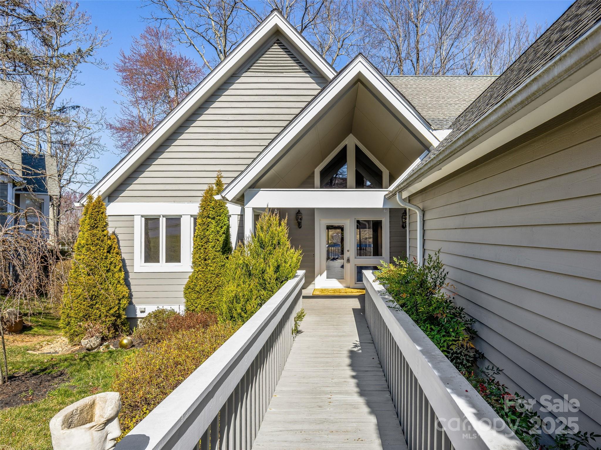 140 Overlook Drive — Flat Rock