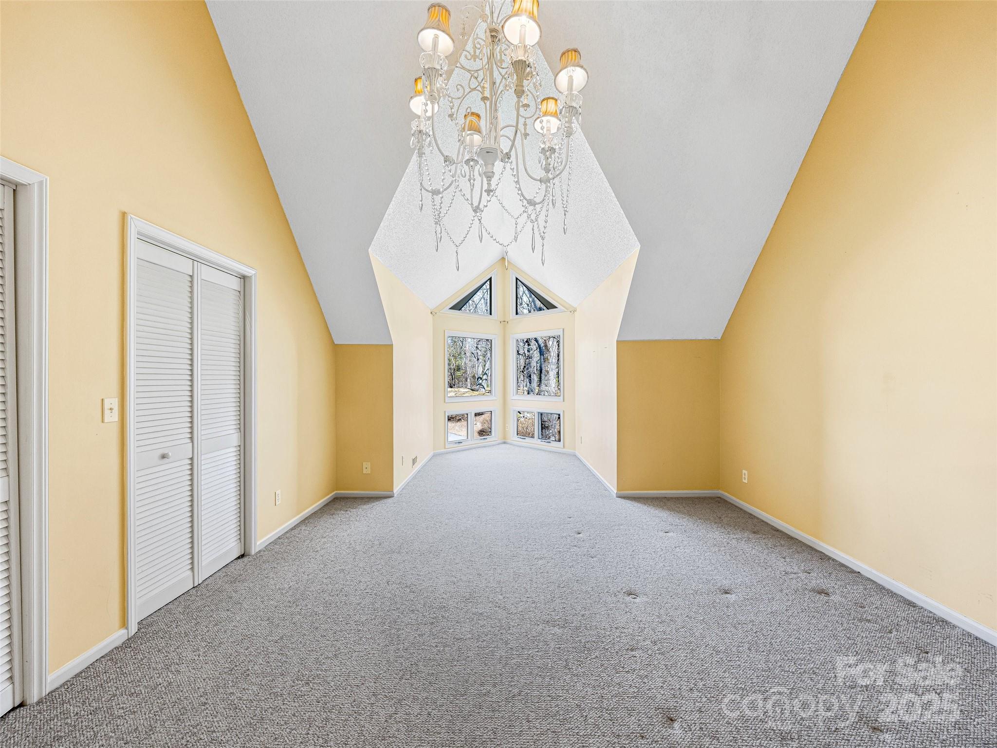 140 Overlook Drive — Flat Rock