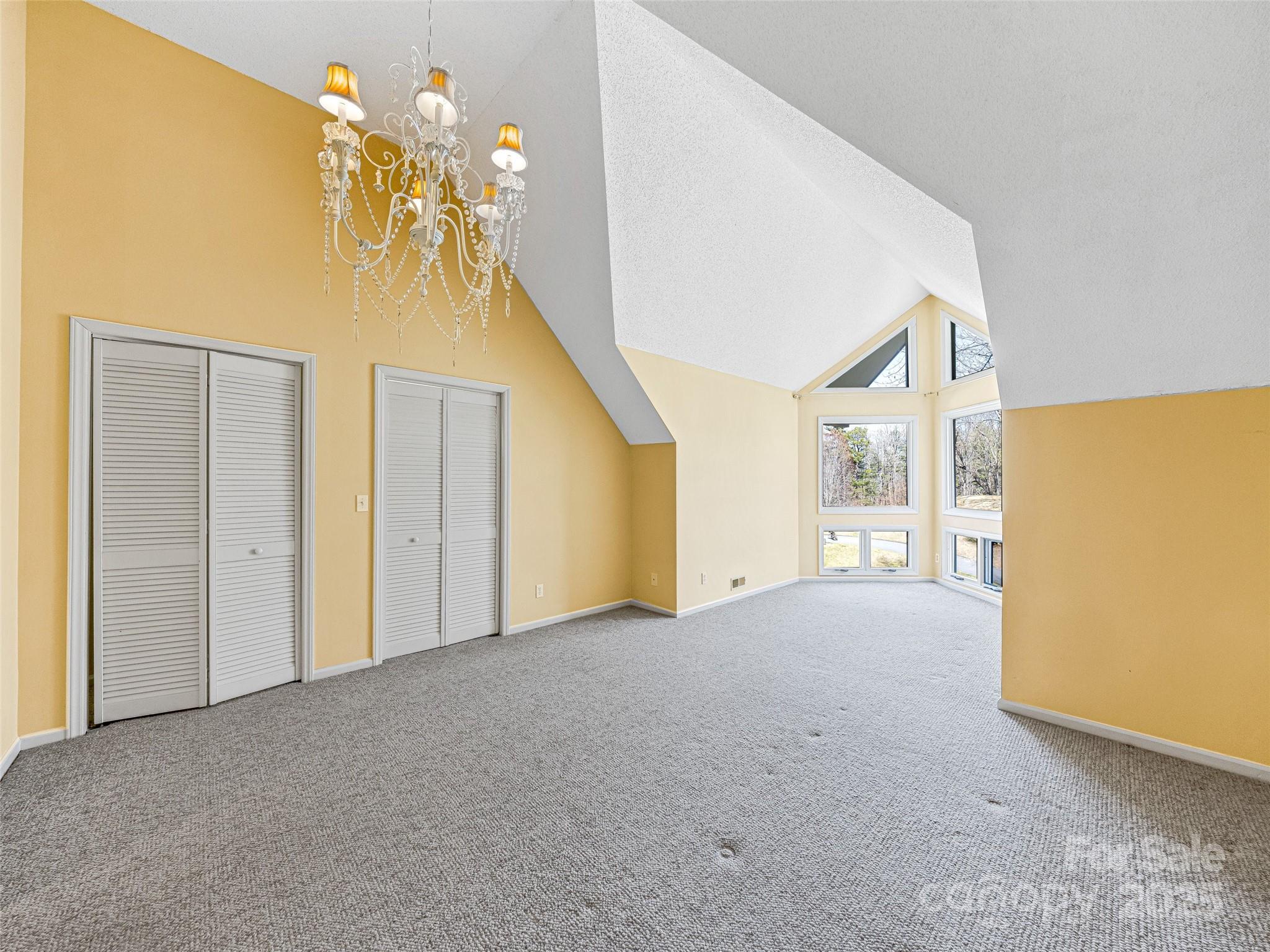 140 Overlook Drive — Flat Rock