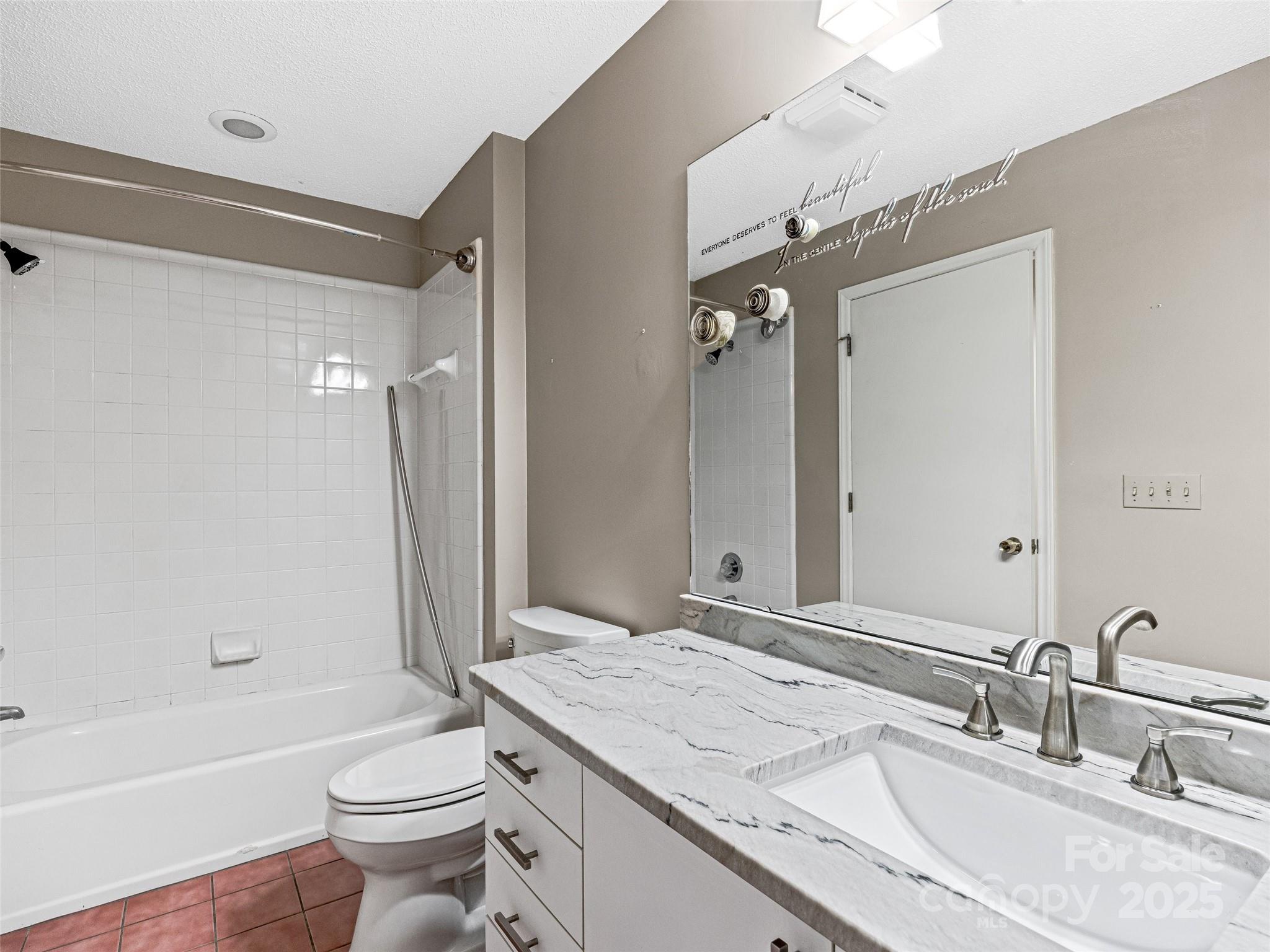 140 Overlook Drive — Flat Rock