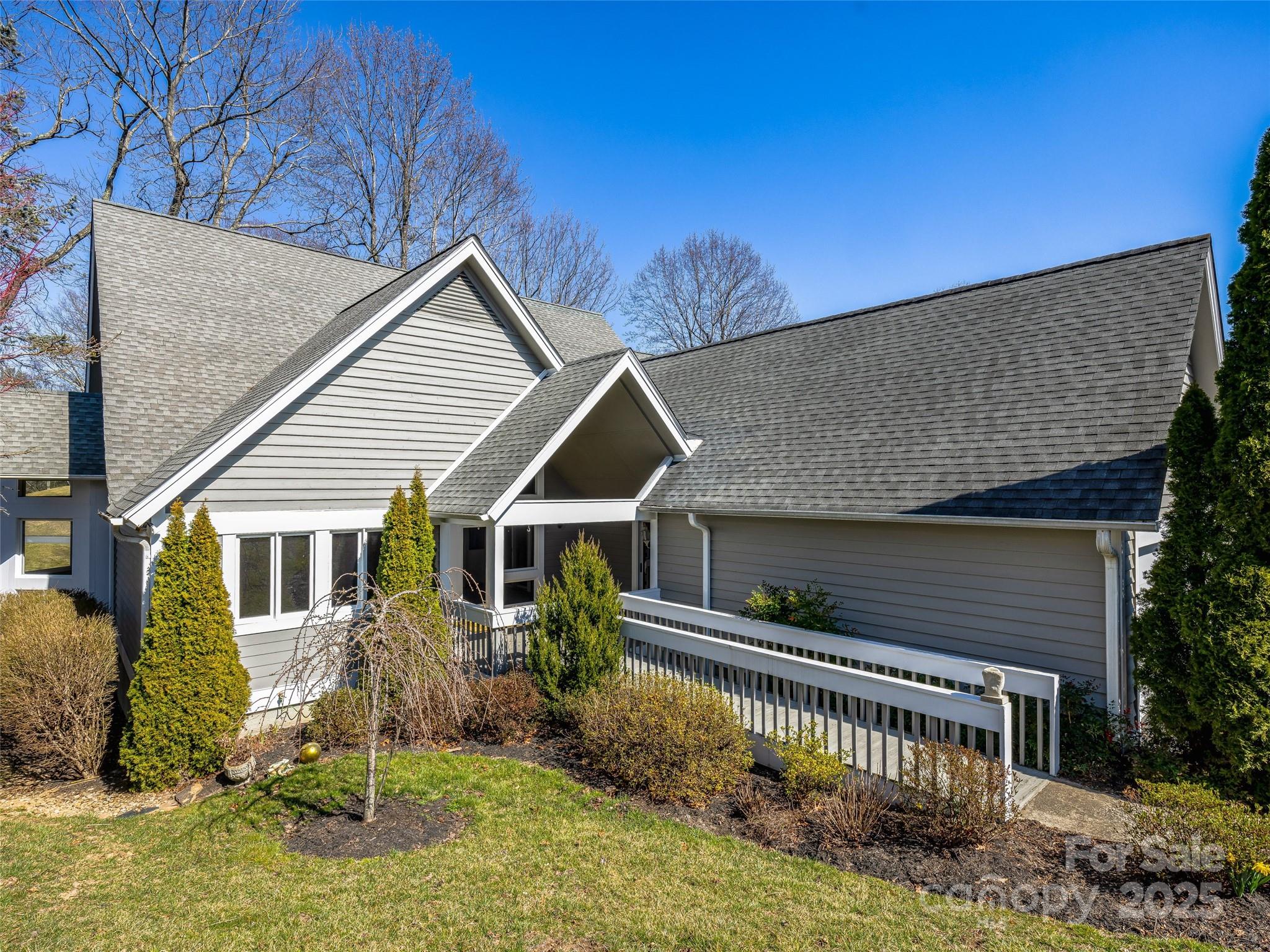 140 Overlook Drive — Flat Rock