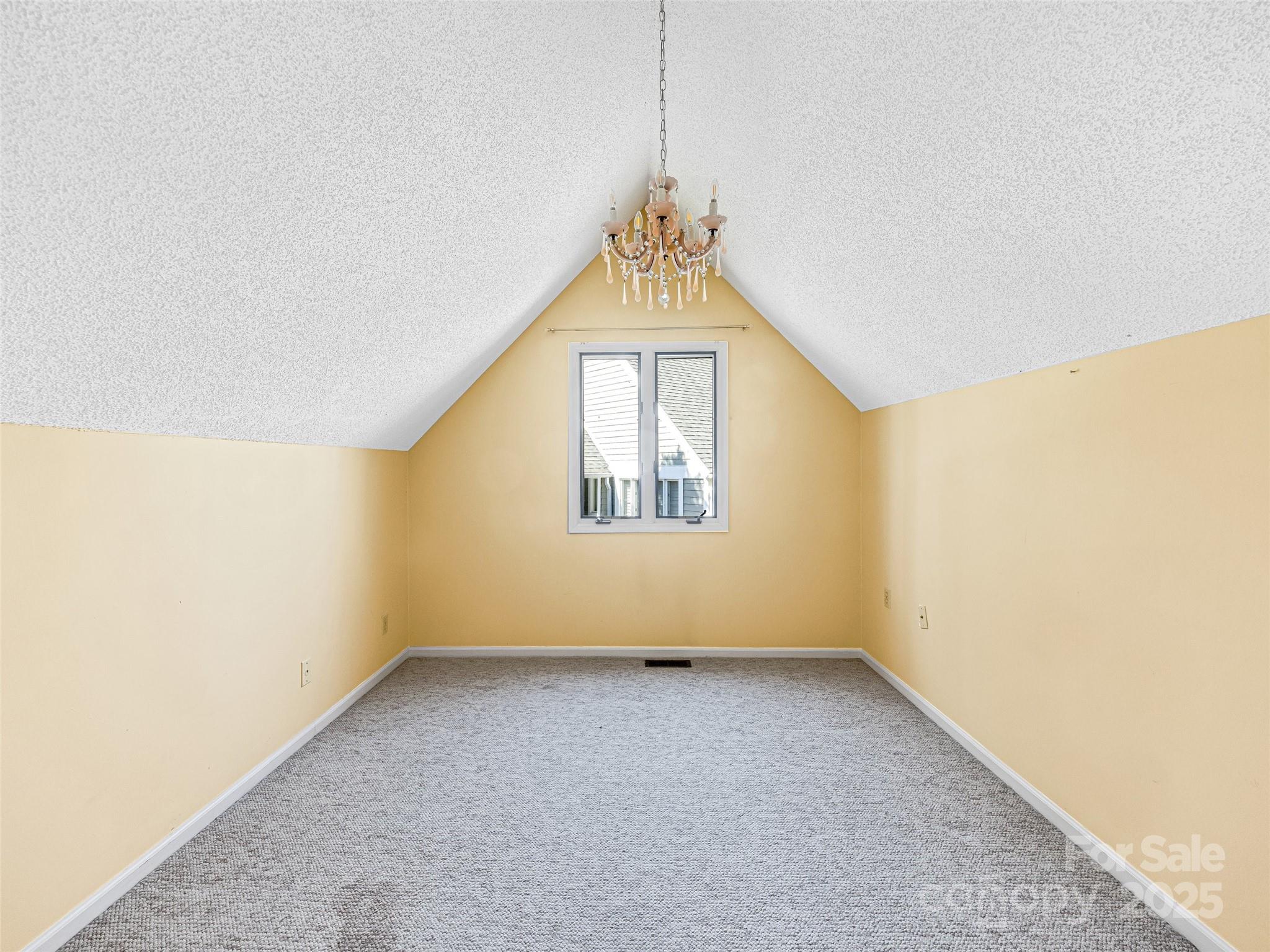 140 Overlook Drive — Flat Rock