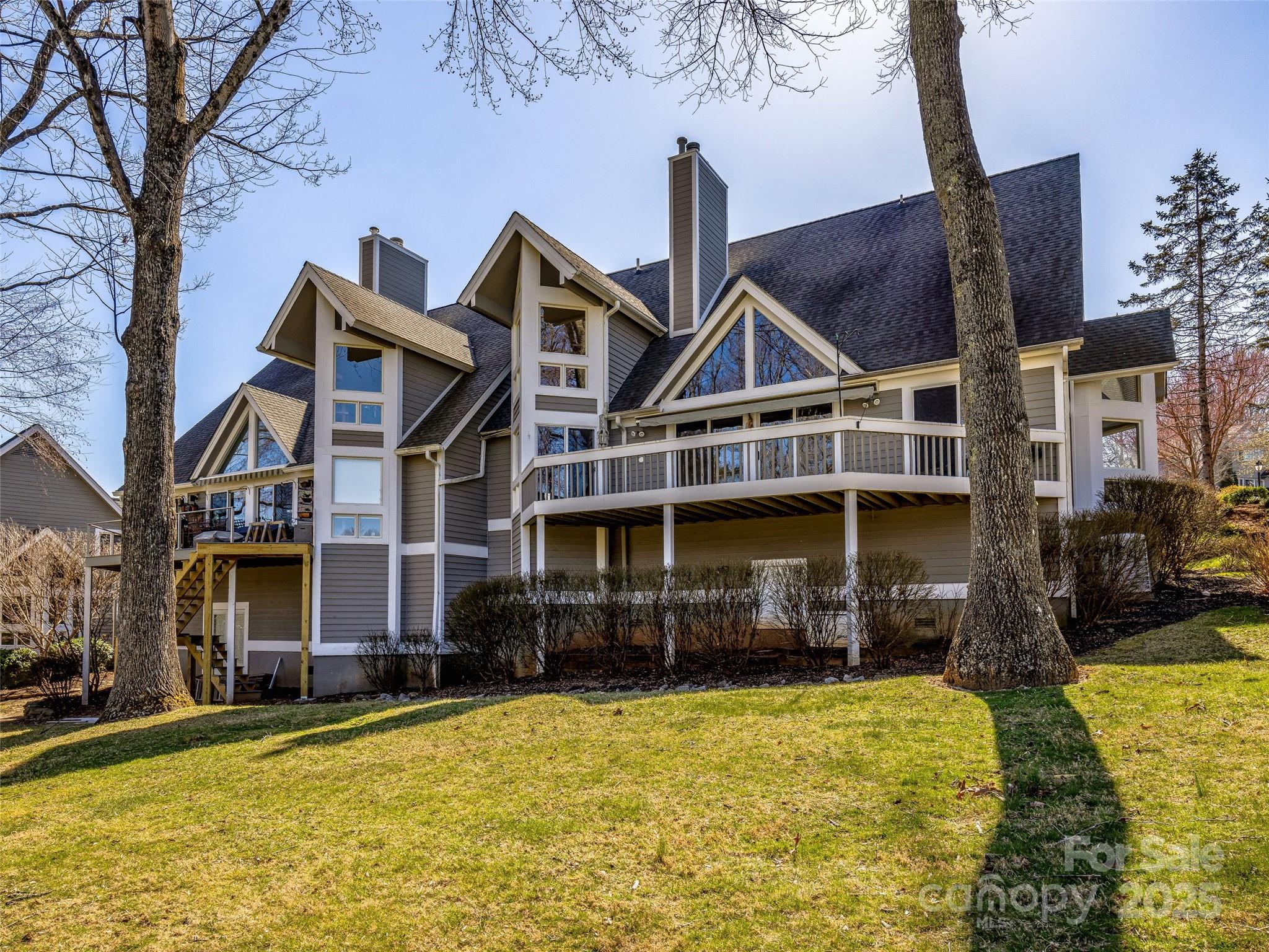 140 Overlook Drive — Flat Rock