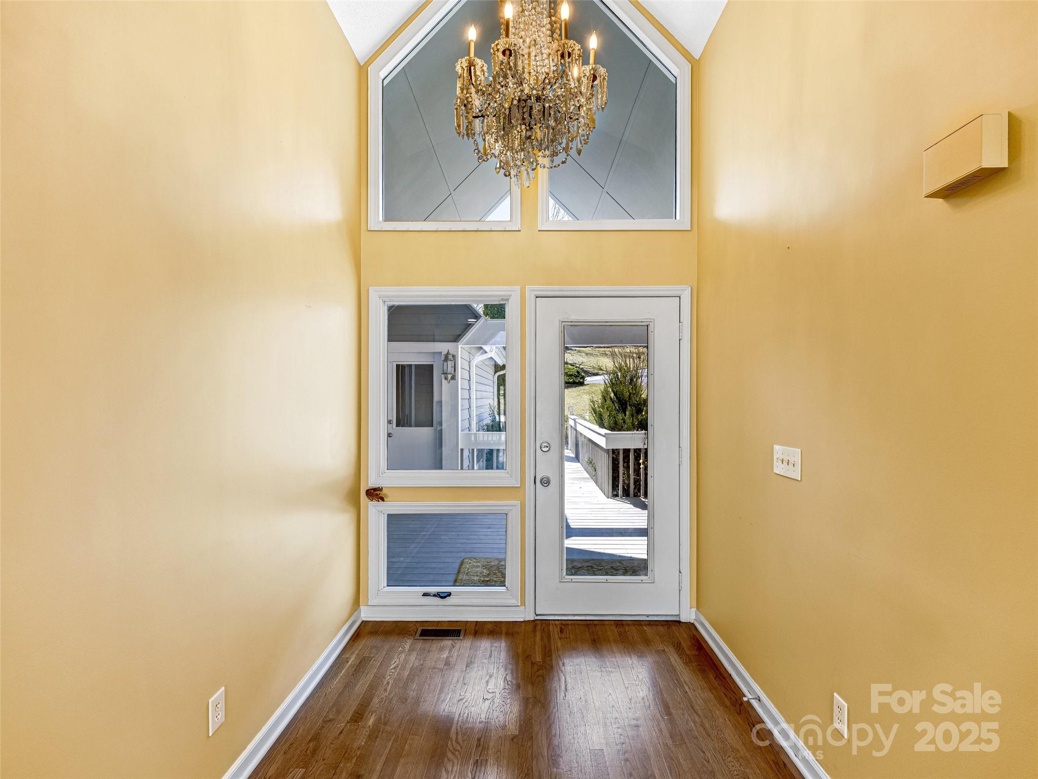 140 Overlook Drive — Flat Rock