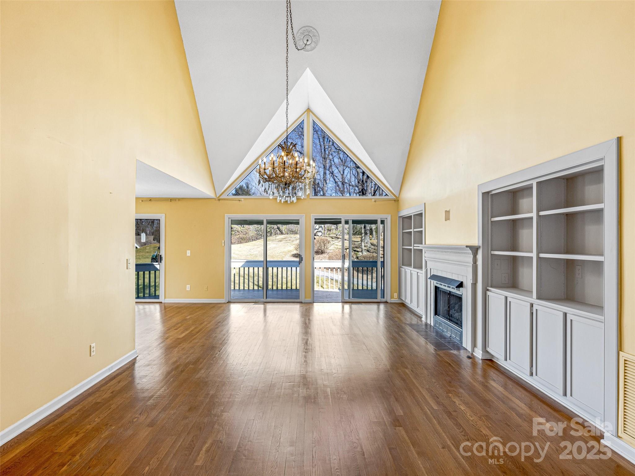 140 Overlook Drive — Flat Rock