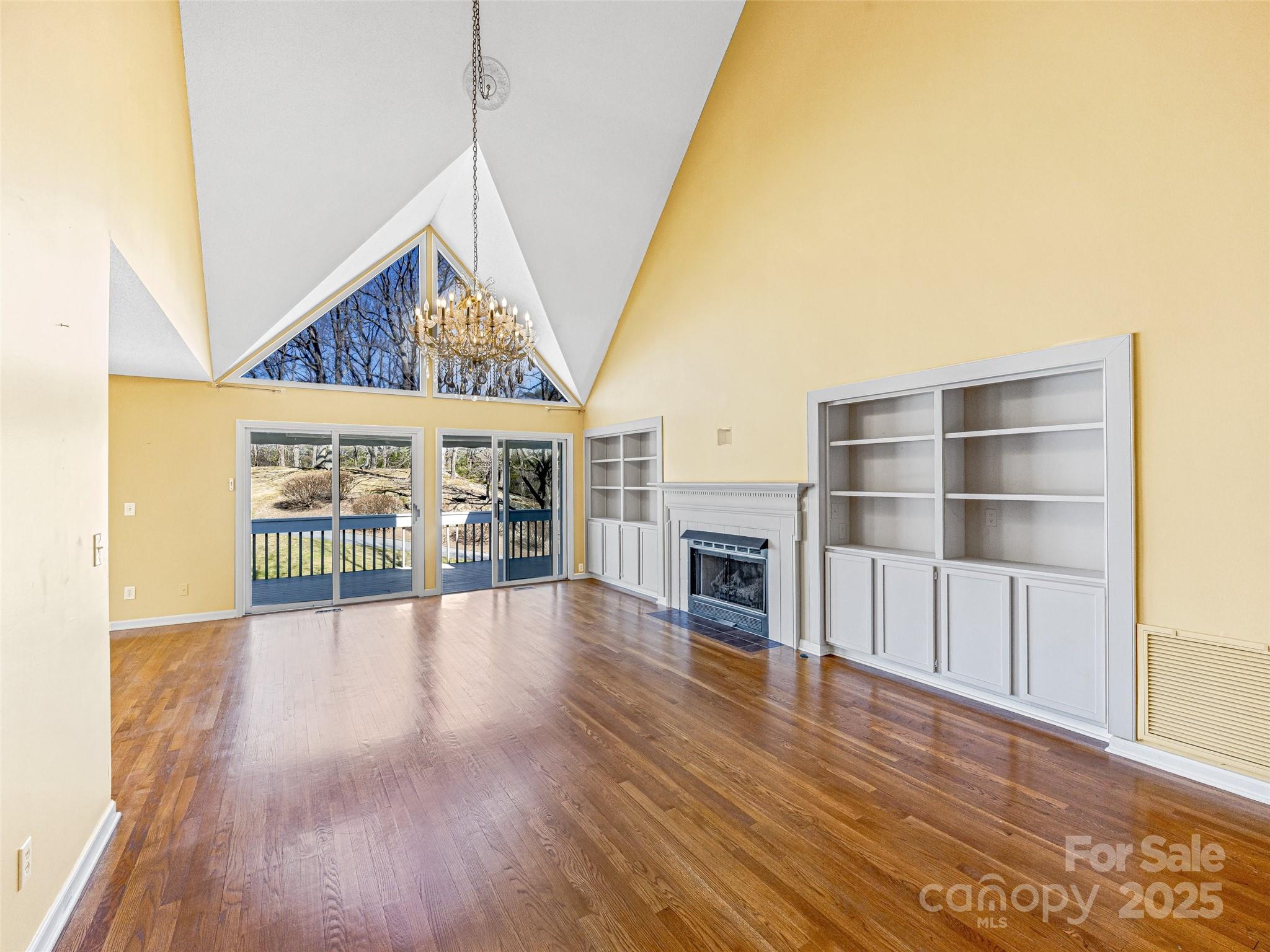 140 Overlook Drive — Flat Rock