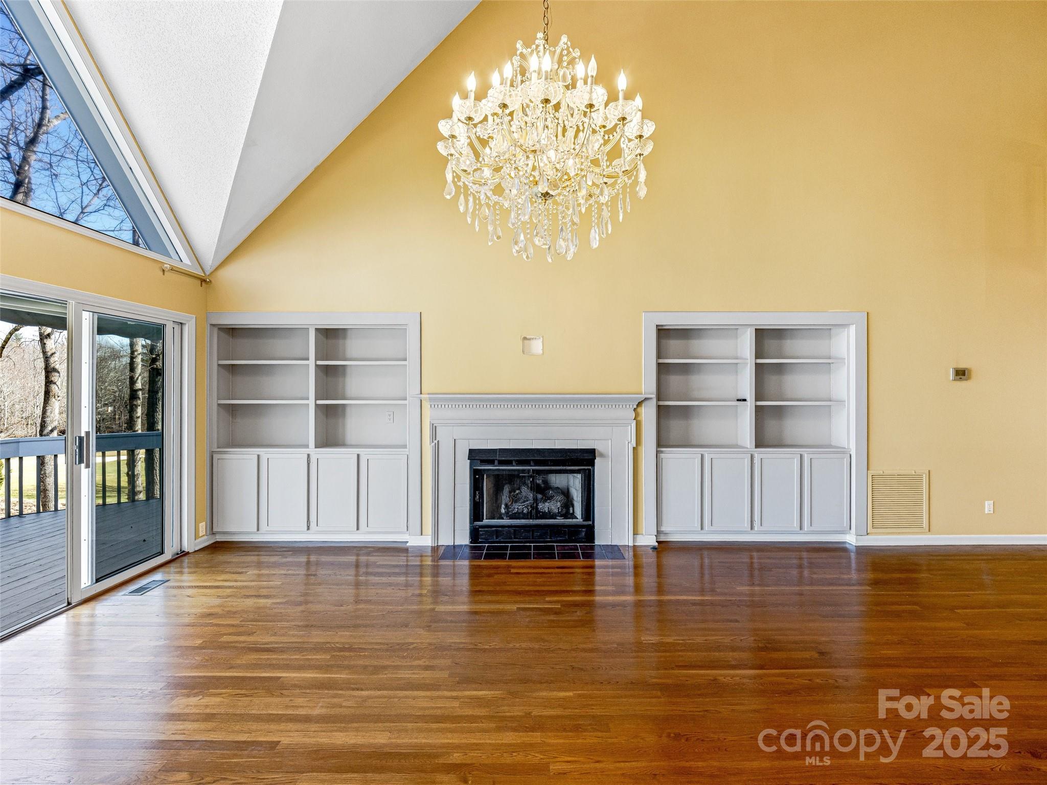 140 Overlook Drive — Flat Rock