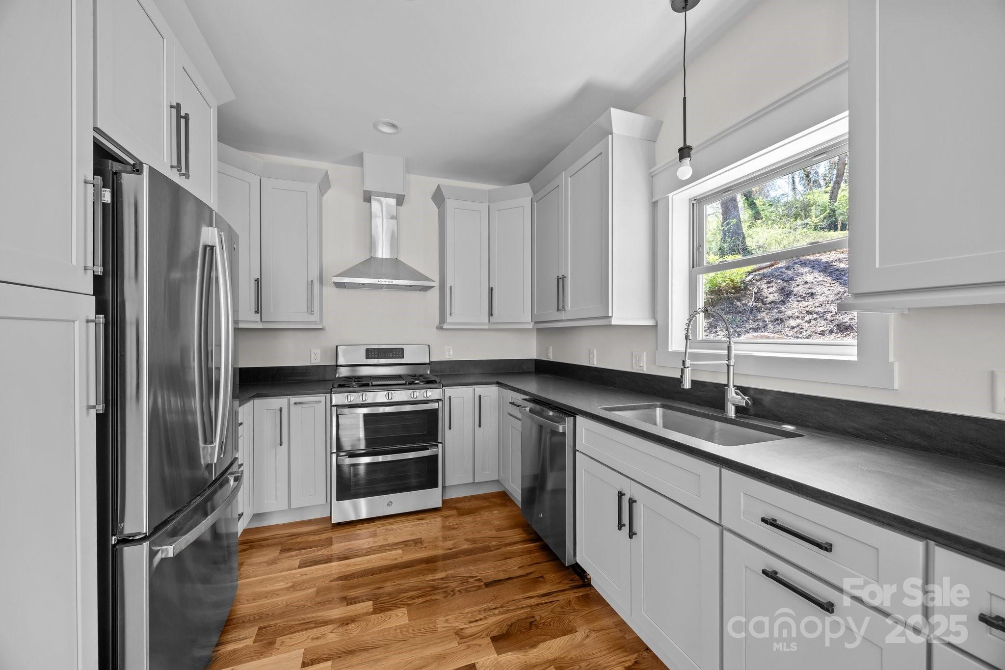 93 Glendale Avenue — Asheville