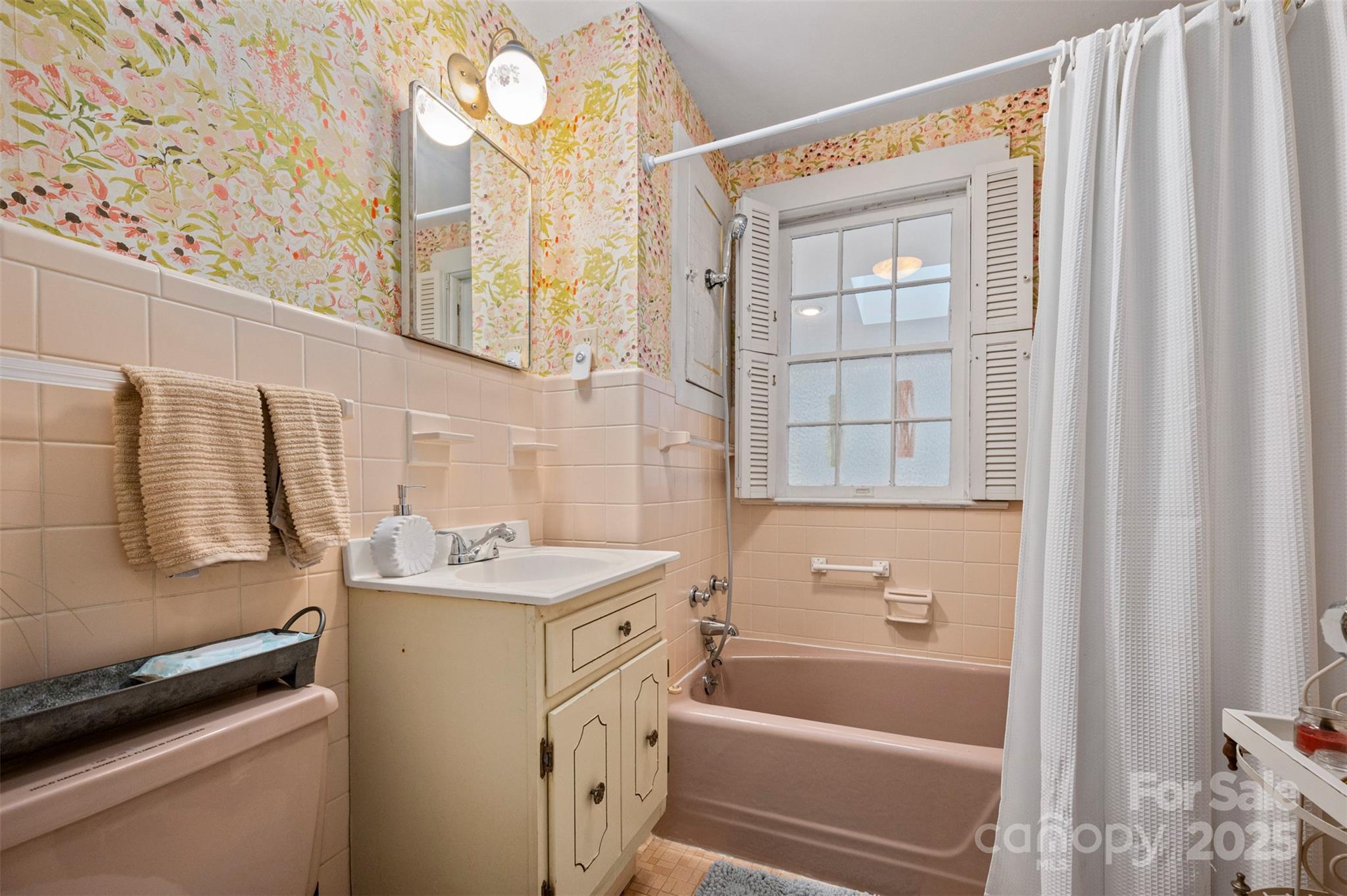 45 Pine Crest Lane — Tryon