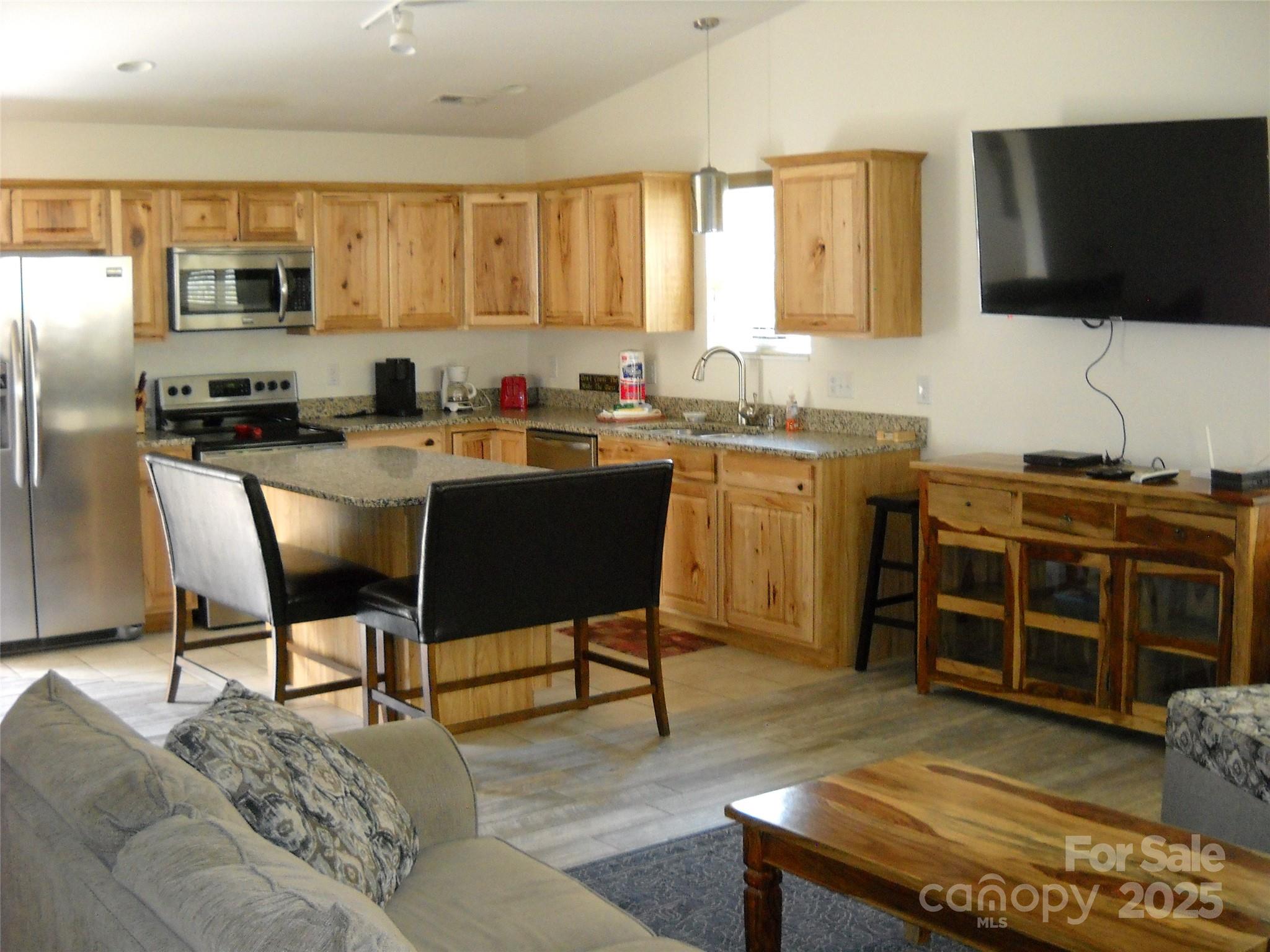 992 Hornet Drive — Whittier