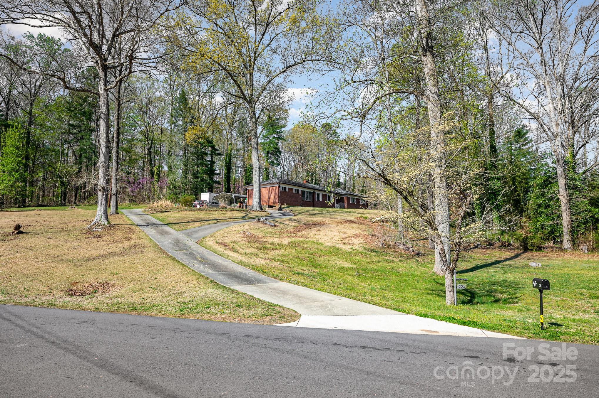 724 Rocky River Road W — Charlotte