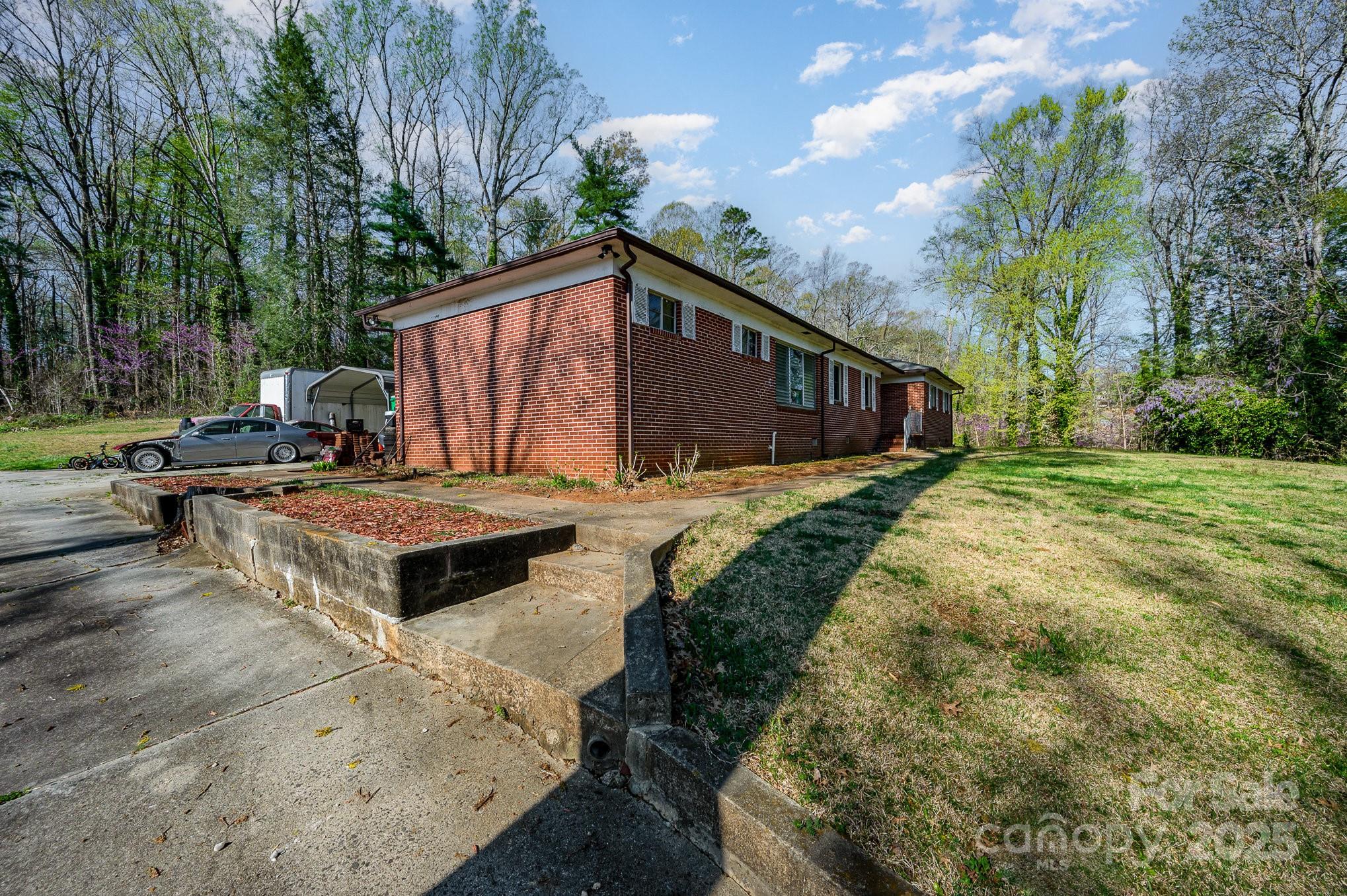 724 Rocky River Road W — Charlotte