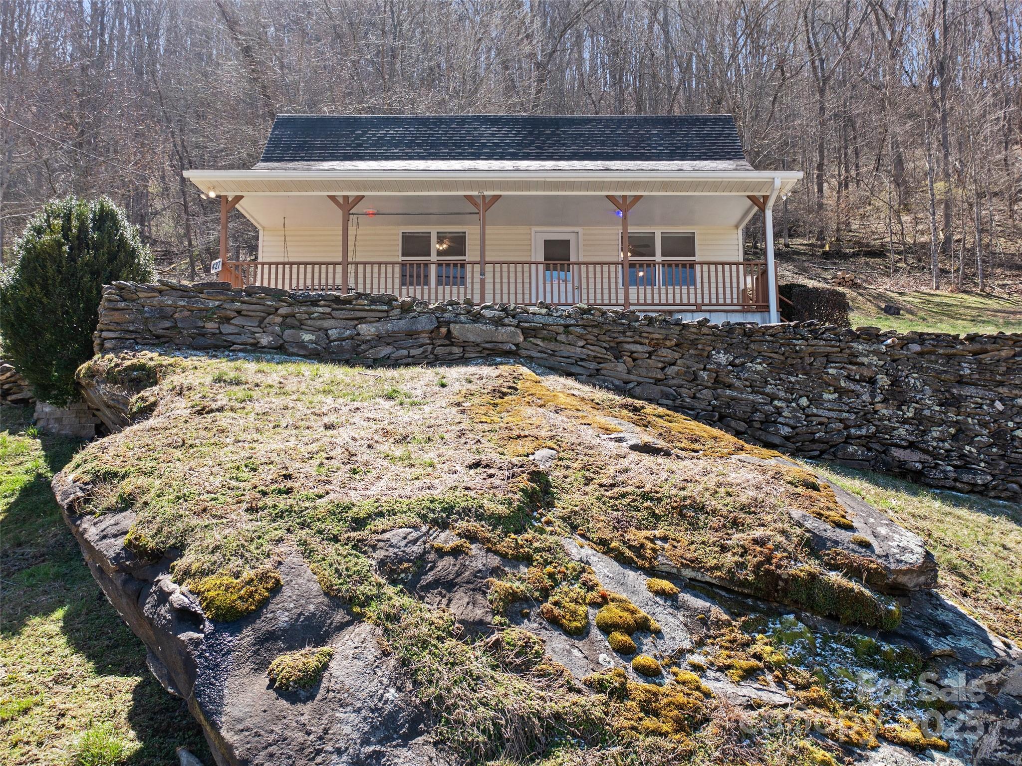 427 Johnson Cemetery Road — Bakersville