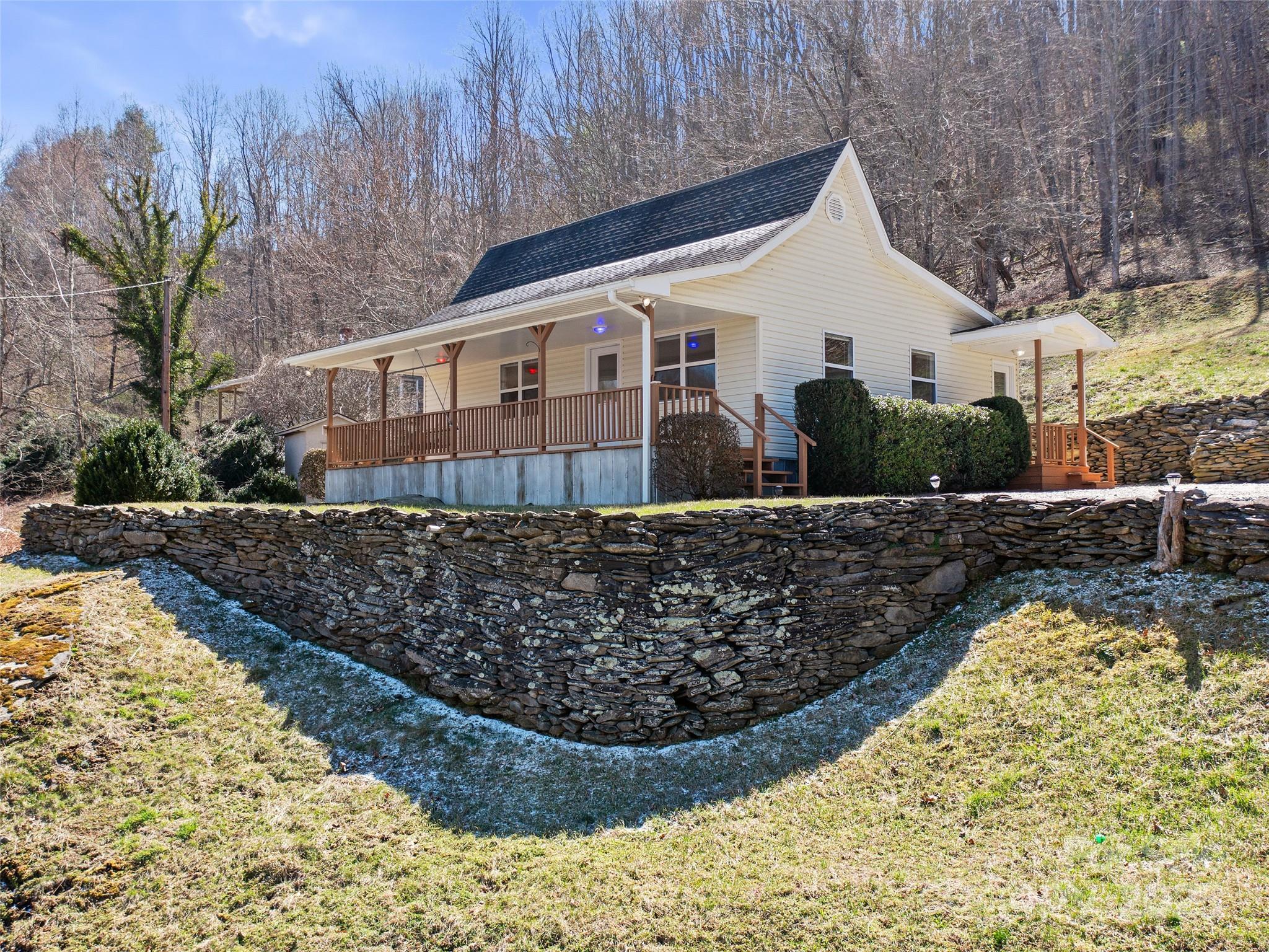 427 Johnson Cemetery Road — Bakersville