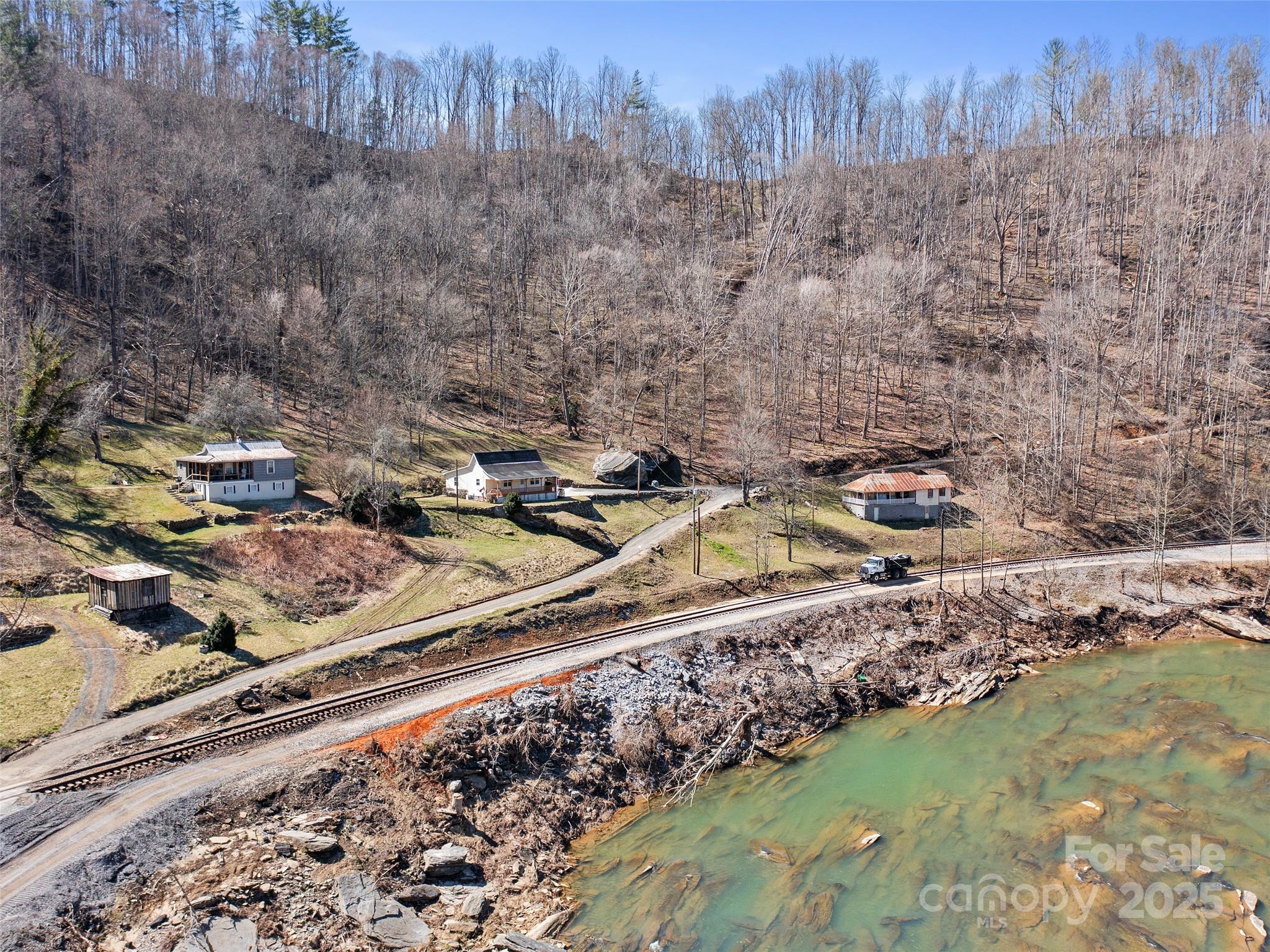 427 Johnson Cemetery Road — Bakersville