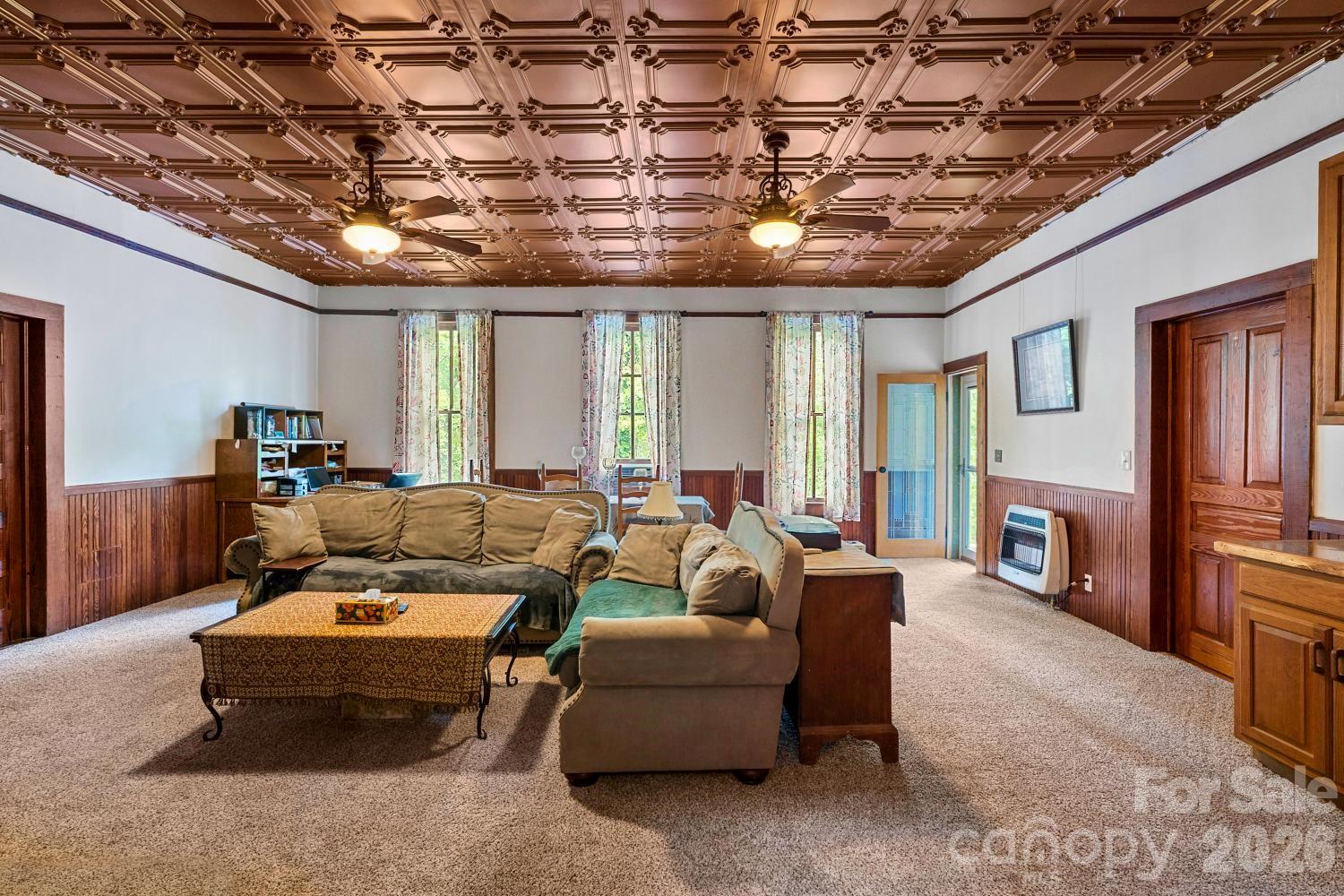 305 Ficker Circle — Hendersonville