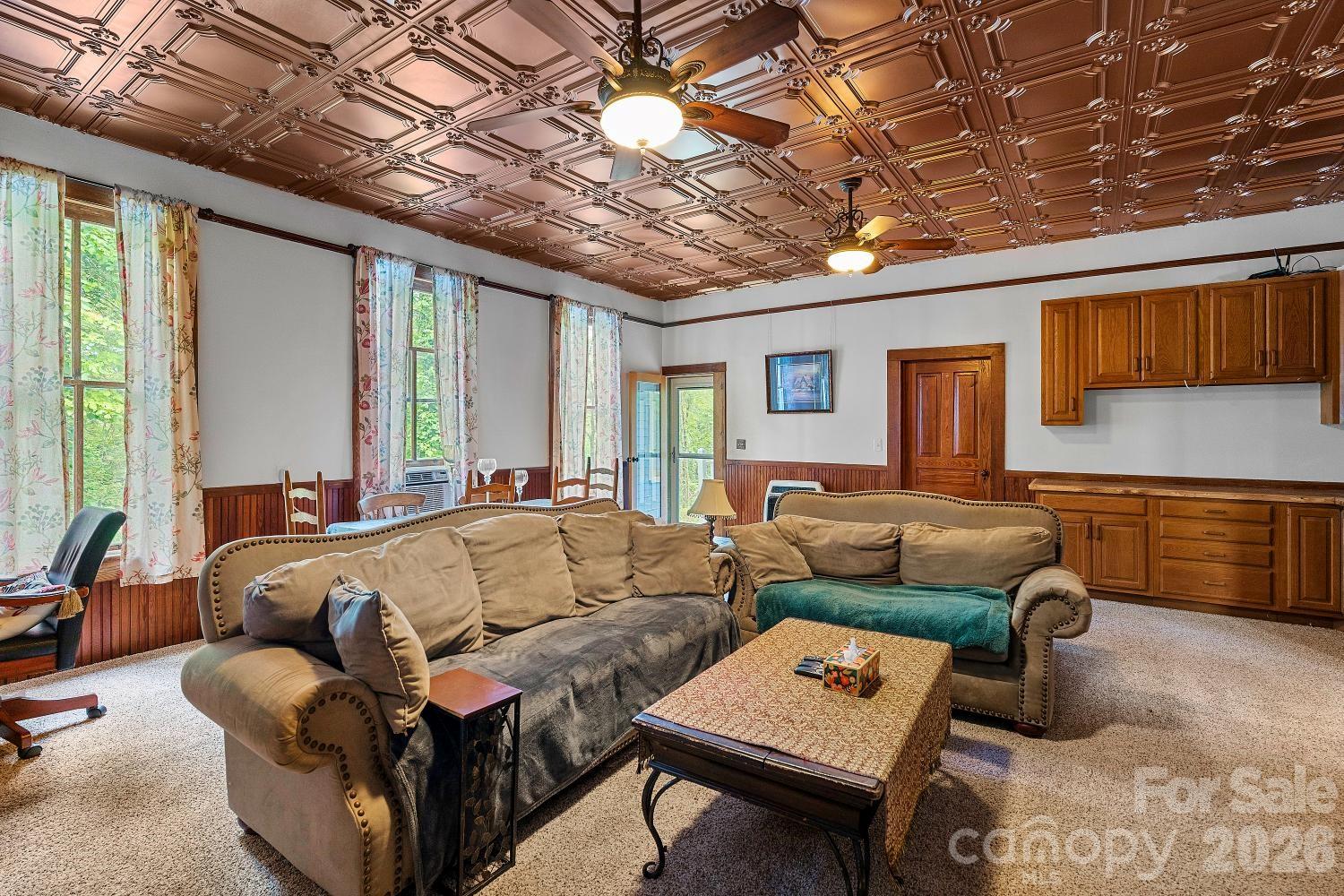 305 Ficker Circle — Hendersonville