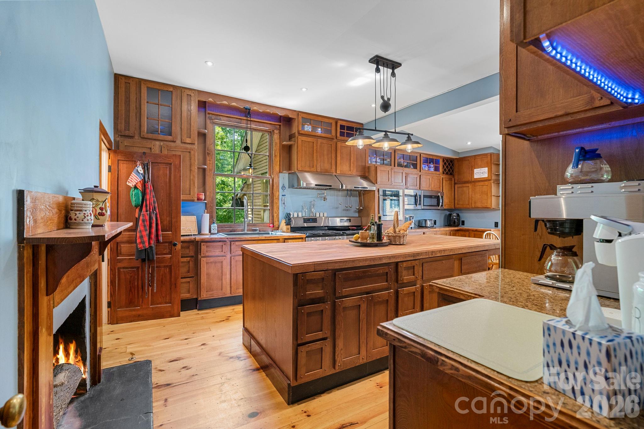 305 Ficker Circle — Hendersonville