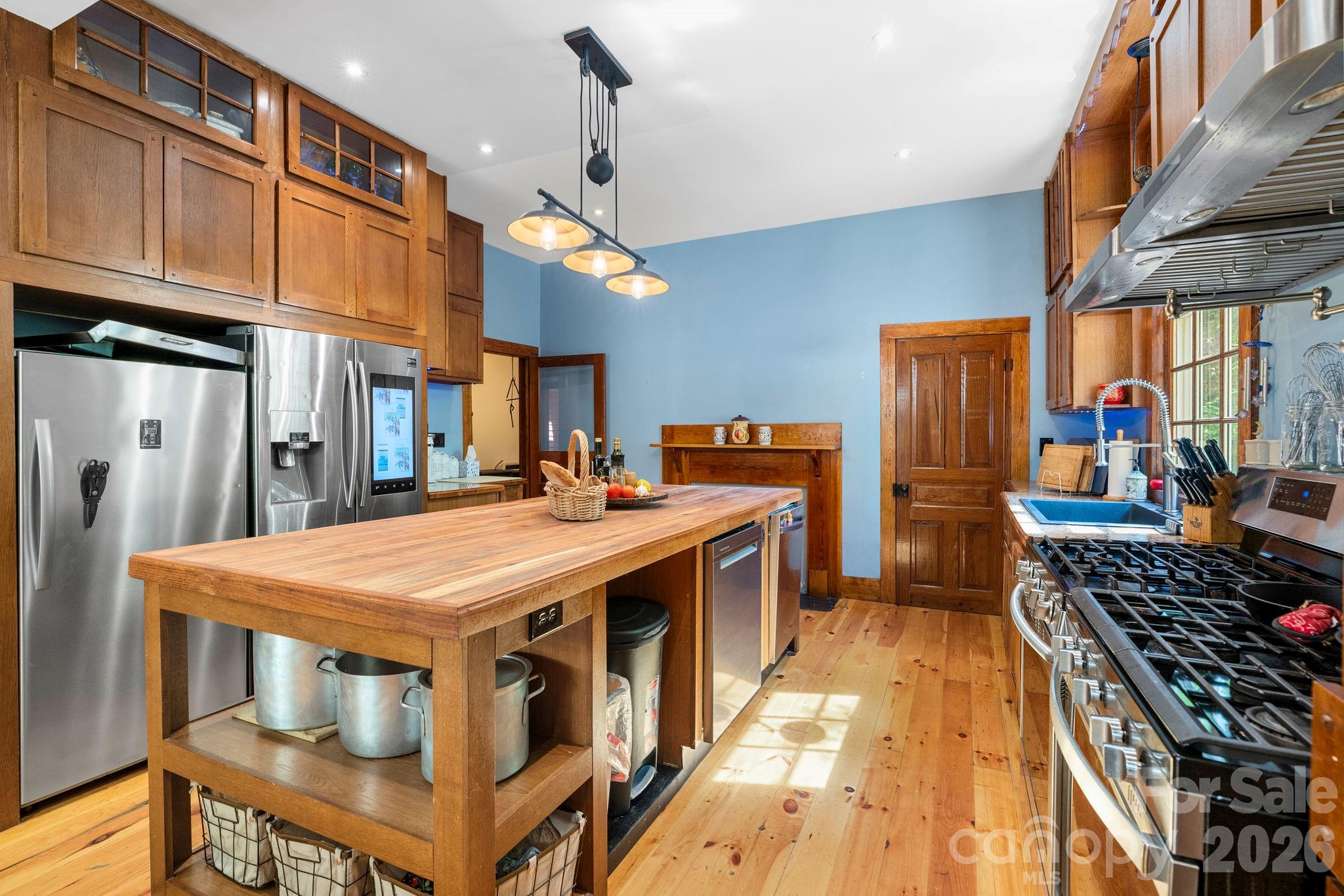305 Ficker Circle — Hendersonville