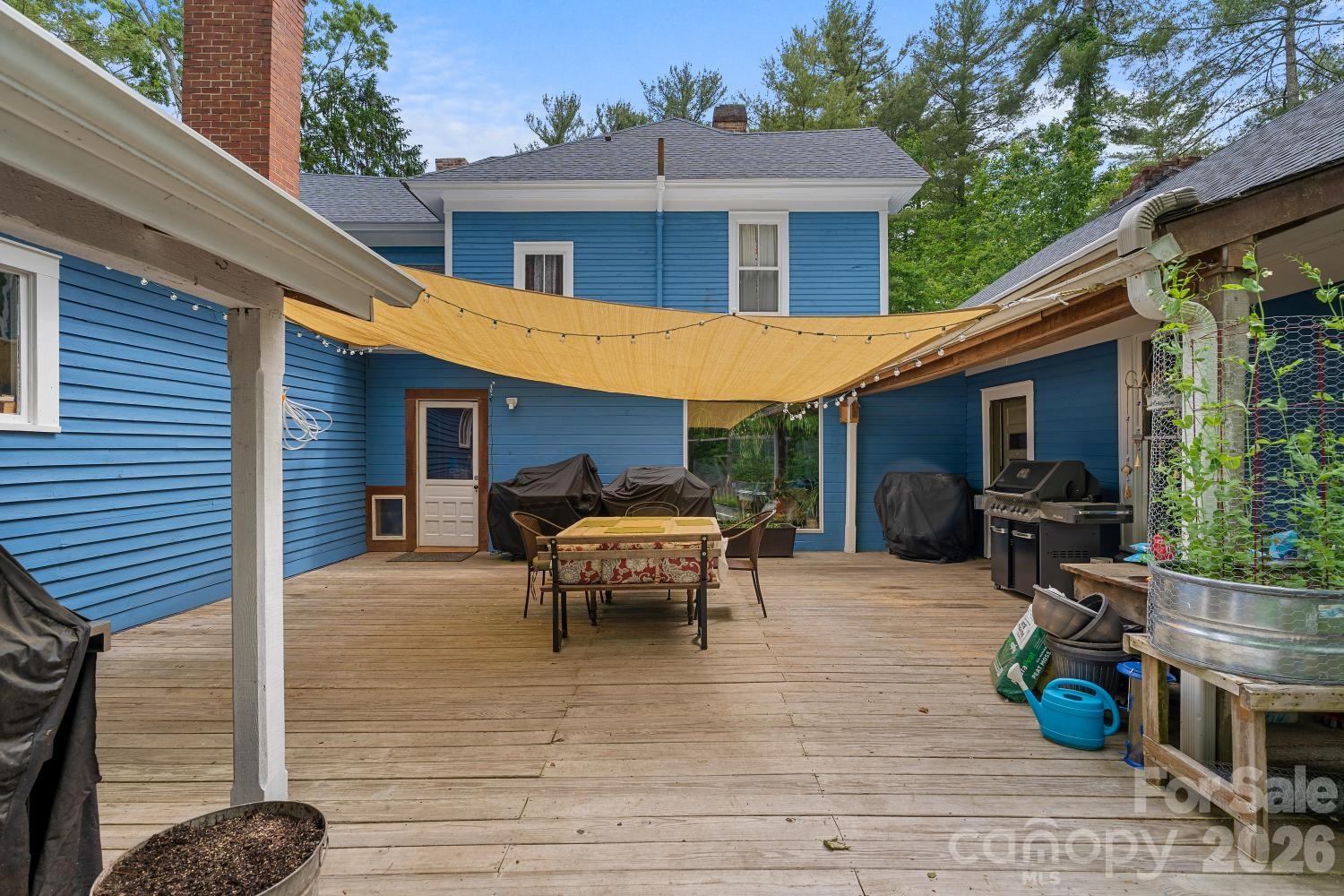 305 Ficker Circle — Hendersonville