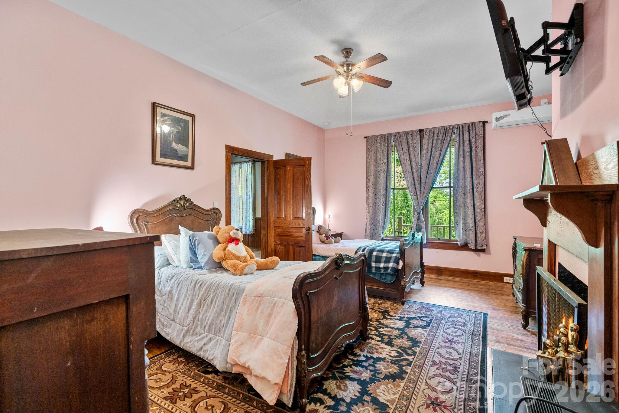 305 Ficker Circle — Hendersonville