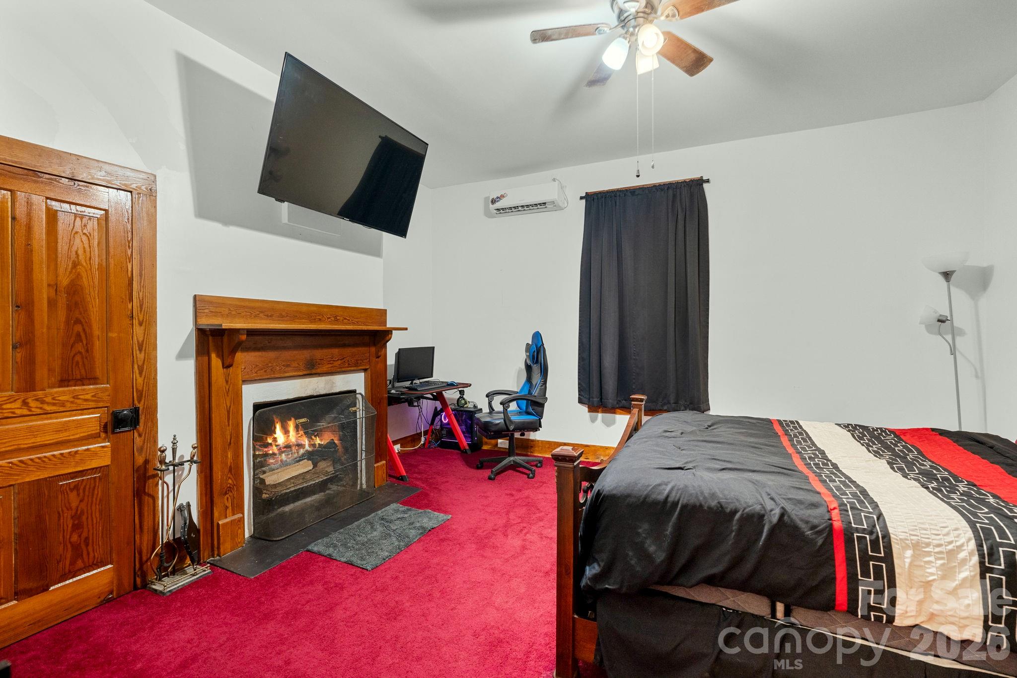 305 Ficker Circle — Hendersonville