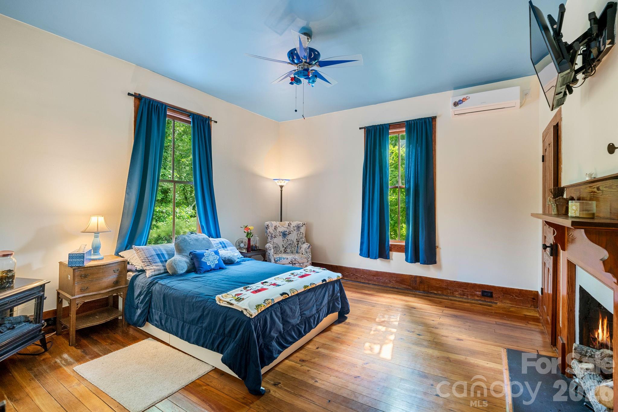 305 Ficker Circle — Hendersonville