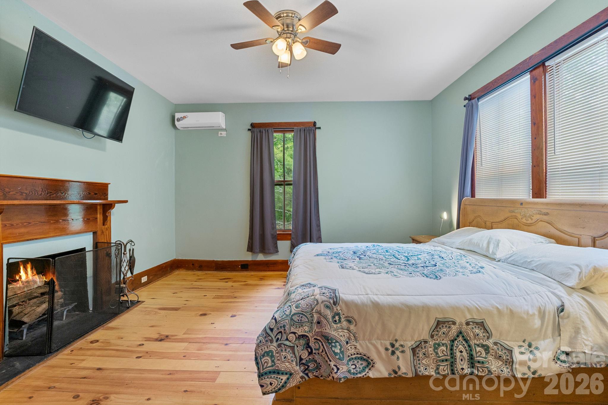 305 Ficker Circle — Hendersonville