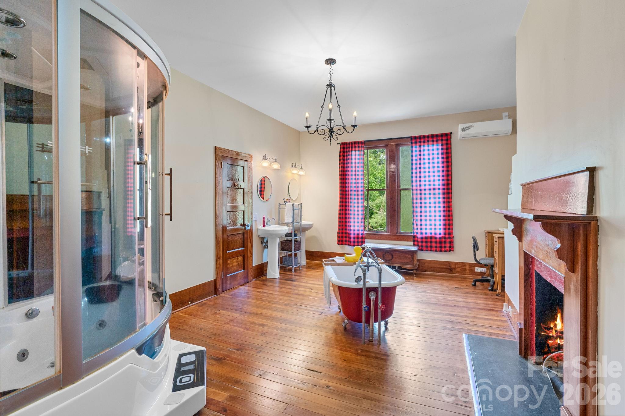 305 Ficker Circle — Hendersonville