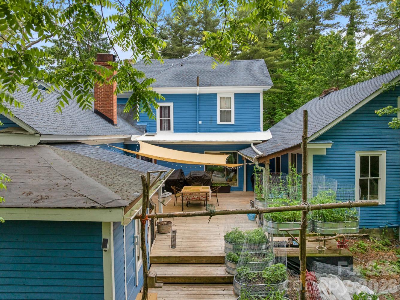 305 Ficker Circle — Hendersonville