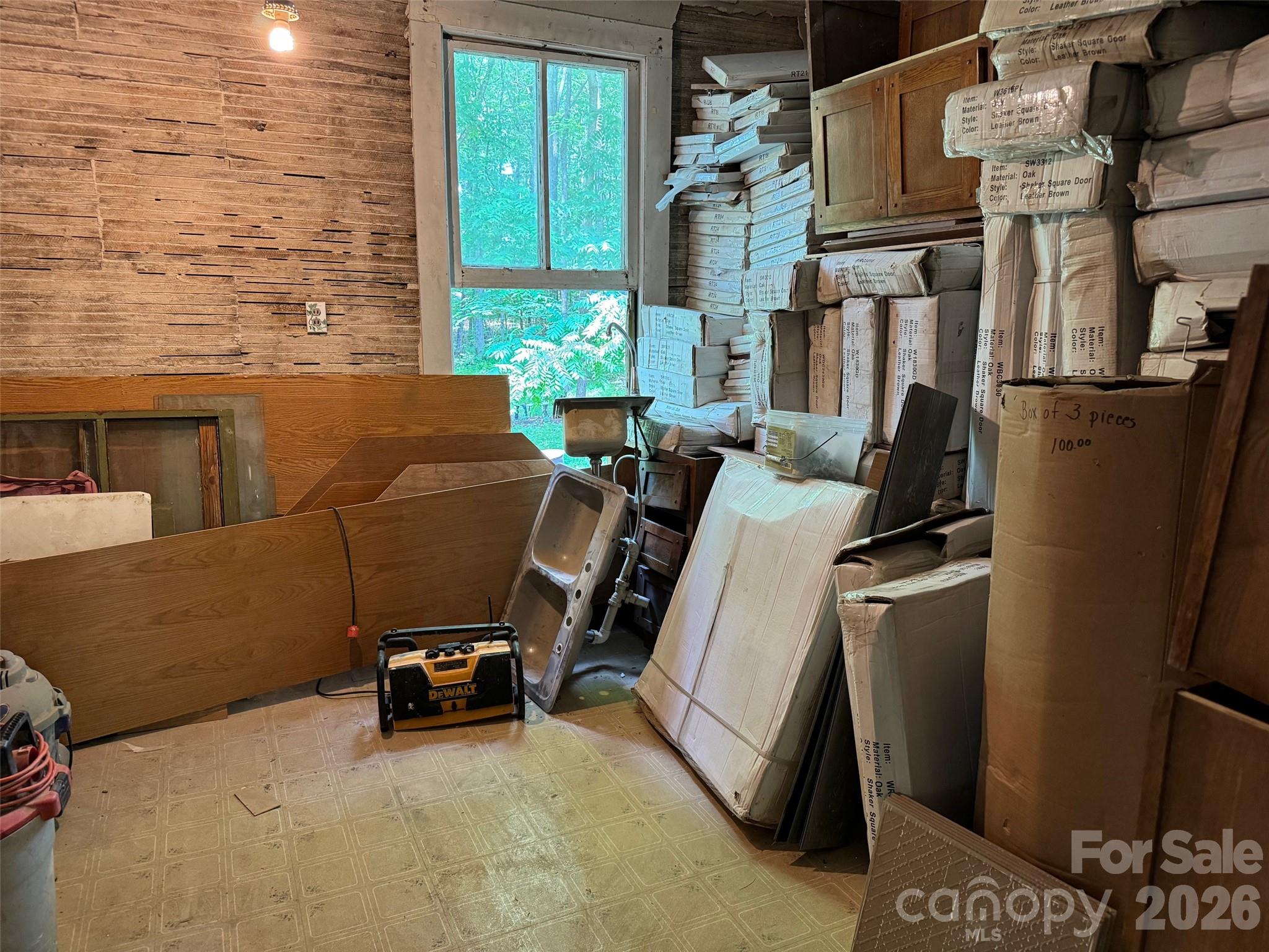 305 Ficker Circle — Hendersonville