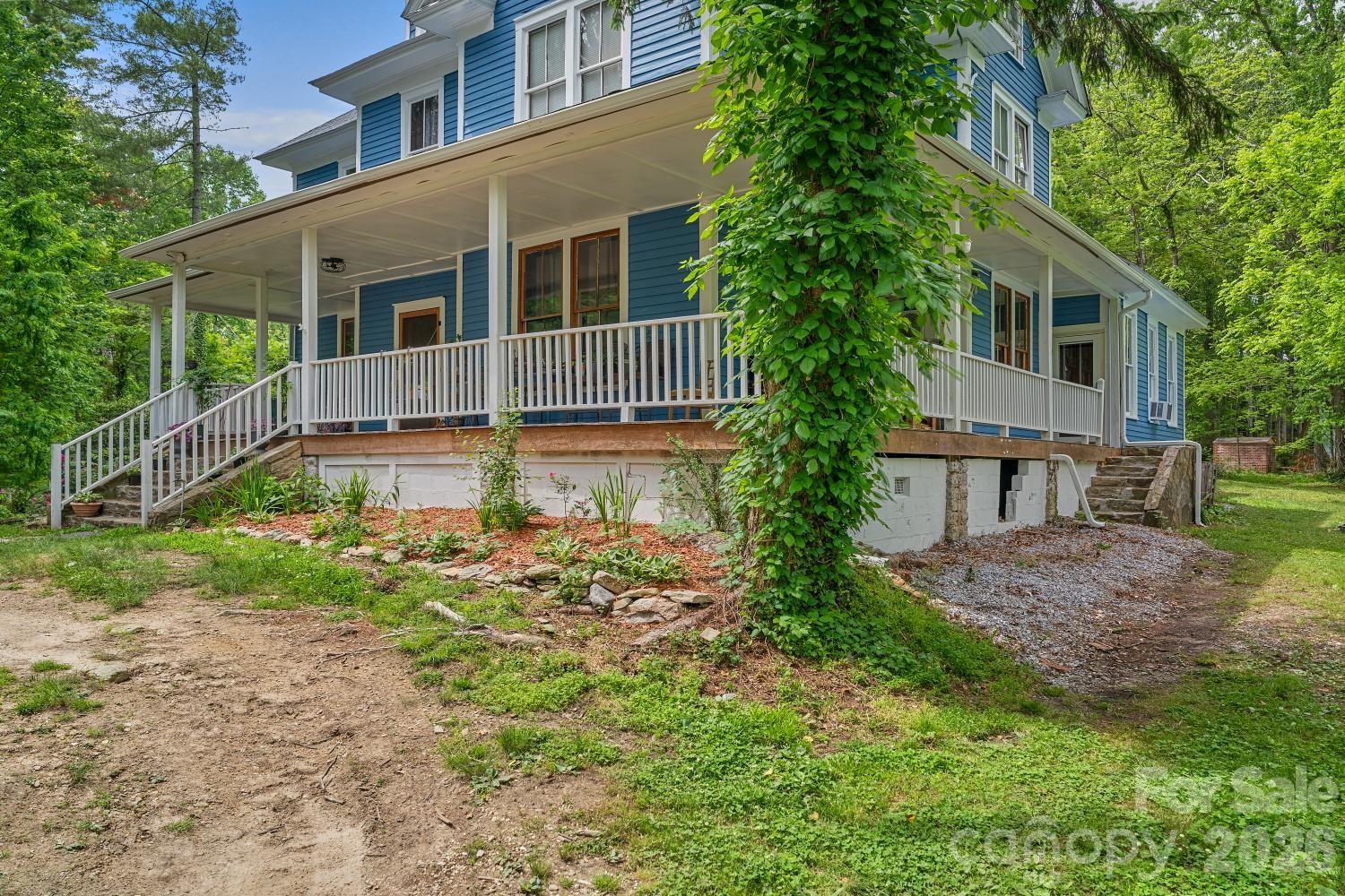 305 Ficker Circle — Hendersonville