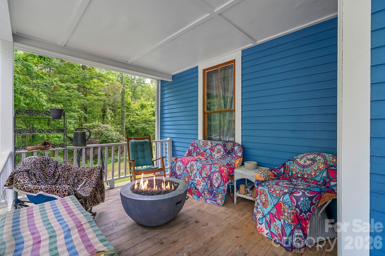 305 Ficker Circle — Hendersonville
