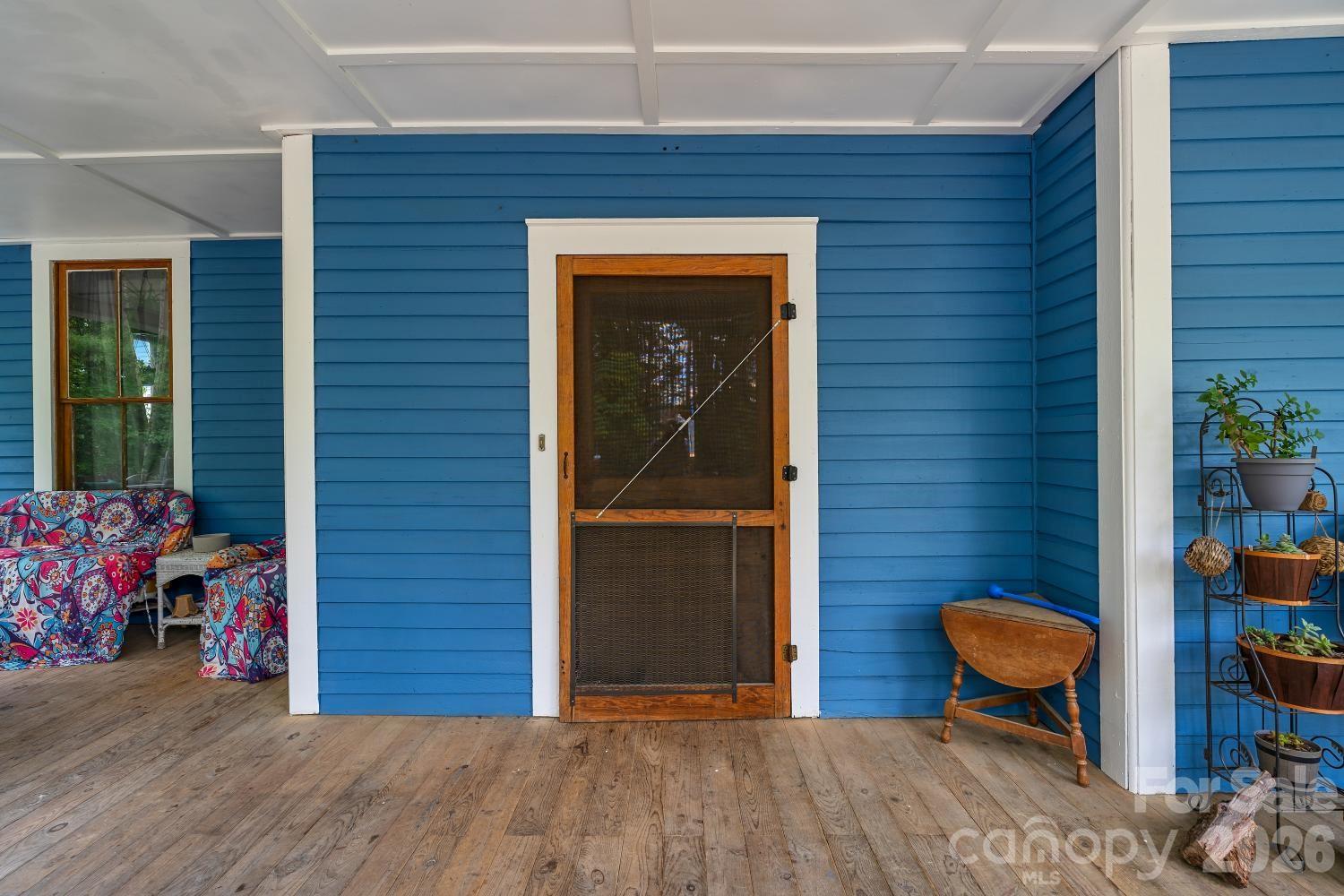 305 Ficker Circle — Hendersonville