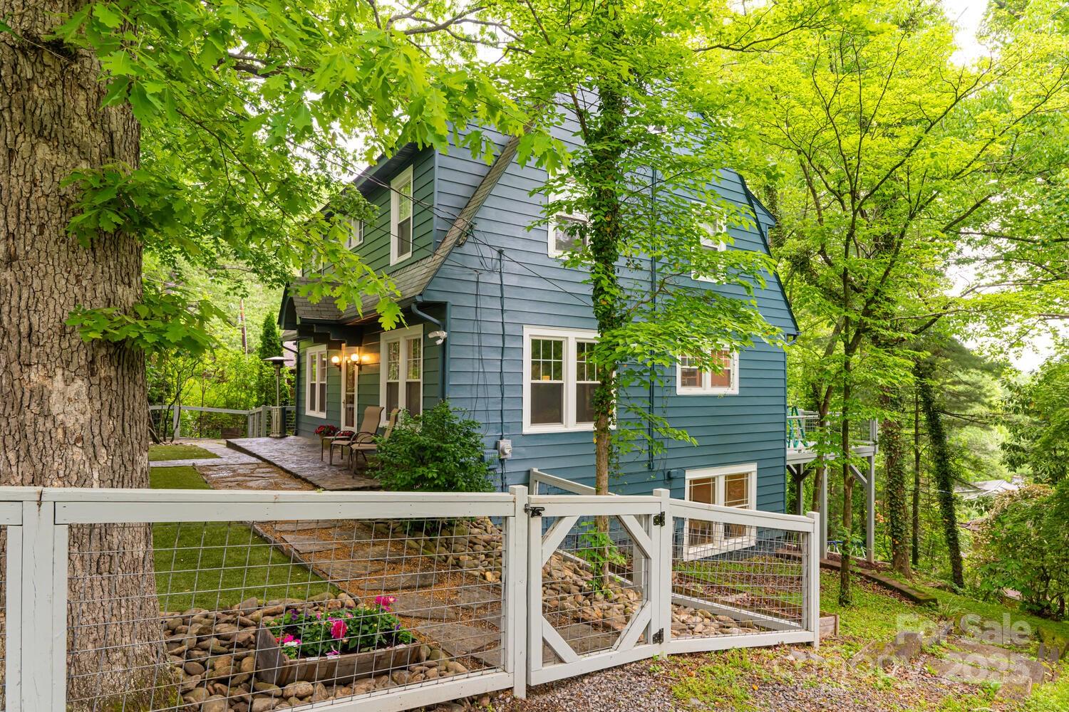 1 Kenilworth Road — Asheville