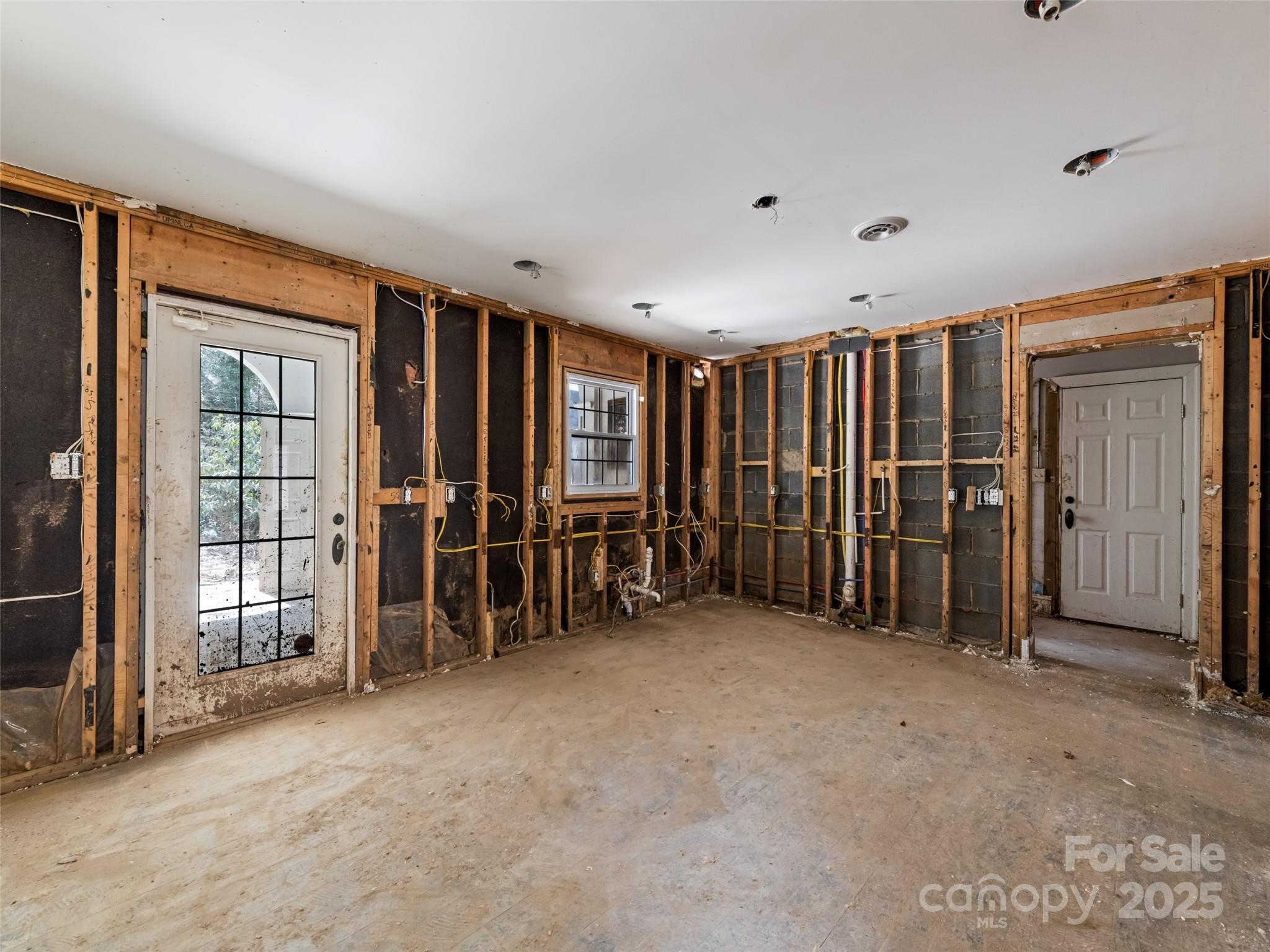 21 Riverbend Road — Canton