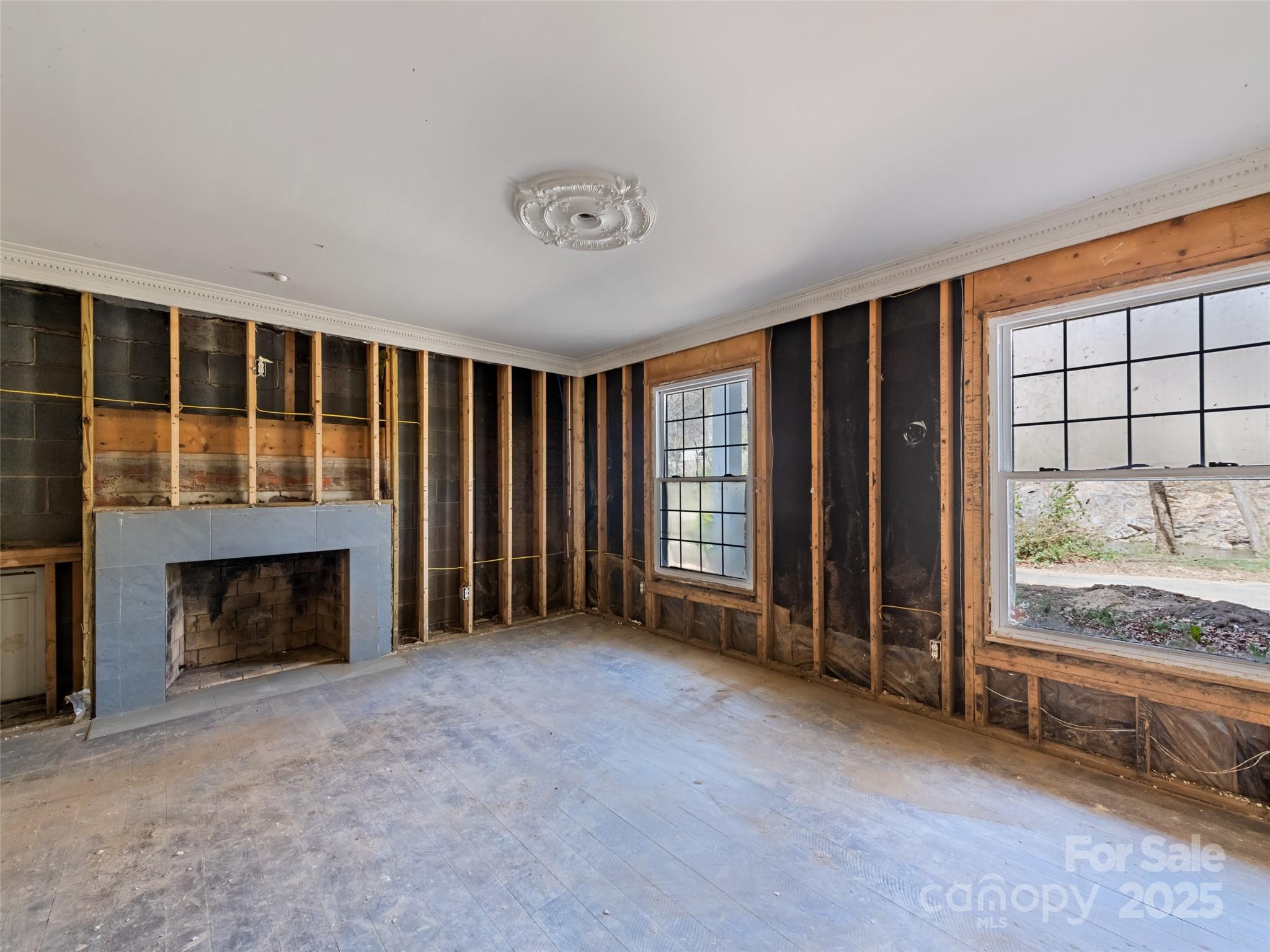21 Riverbend Road — Canton